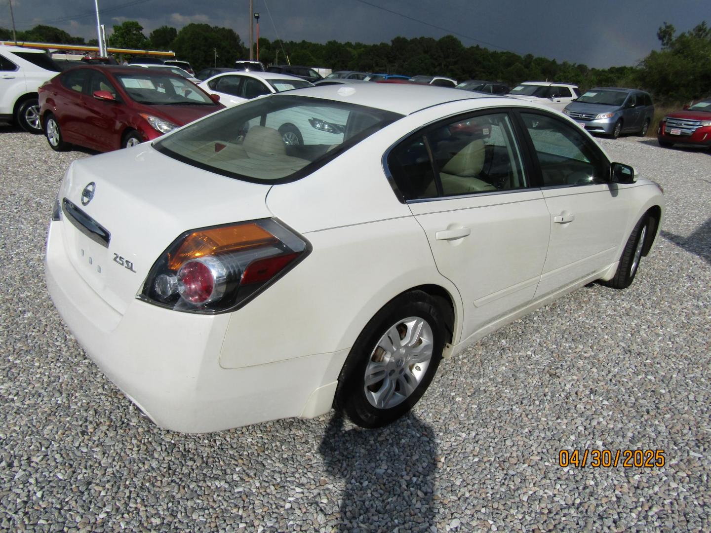 2012 White /Tan Nissan Altima 2.5 S (1N4AL2AP8CN) with an 2.5L L4 DOHC 16V engine, Automatic transmission, located at 15016 S Hwy 231, Midland City, AL, 36350, (334) 983-3001, 31.306210, -85.495277 - Photo#6