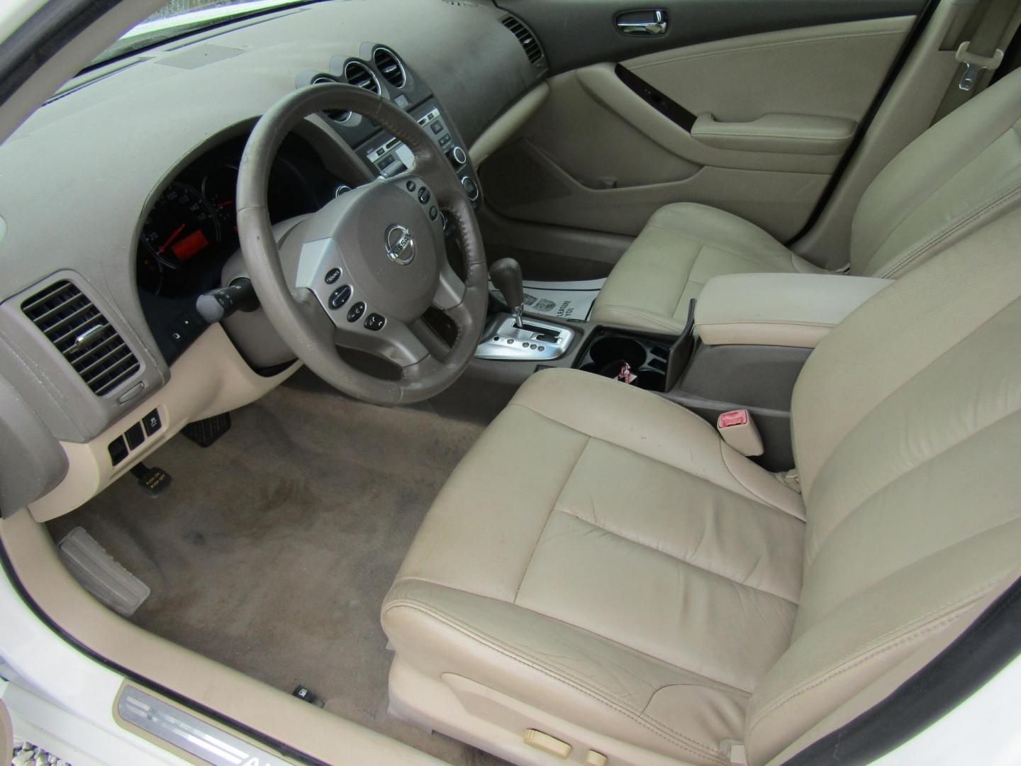 2012 White /Tan Nissan Altima 2.5 S (1N4AL2AP8CN) with an 2.5L L4 DOHC 16V engine, Automatic transmission, located at 15016 S Hwy 231, Midland City, AL, 36350, (334) 983-3001, 31.306210, -85.495277 - Photo#3