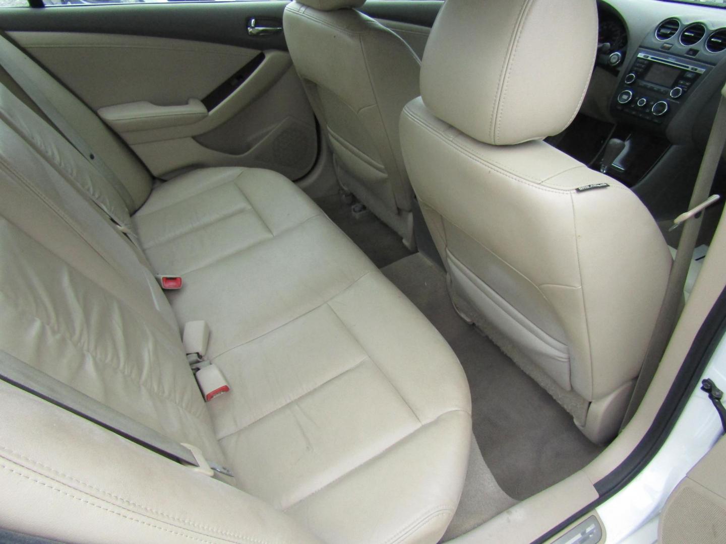 2012 White /Tan Nissan Altima 2.5 S (1N4AL2AP8CN) with an 2.5L L4 DOHC 16V engine, Automatic transmission, located at 15016 S Hwy 231, Midland City, AL, 36350, (334) 983-3001, 31.306210, -85.495277 - Photo#8