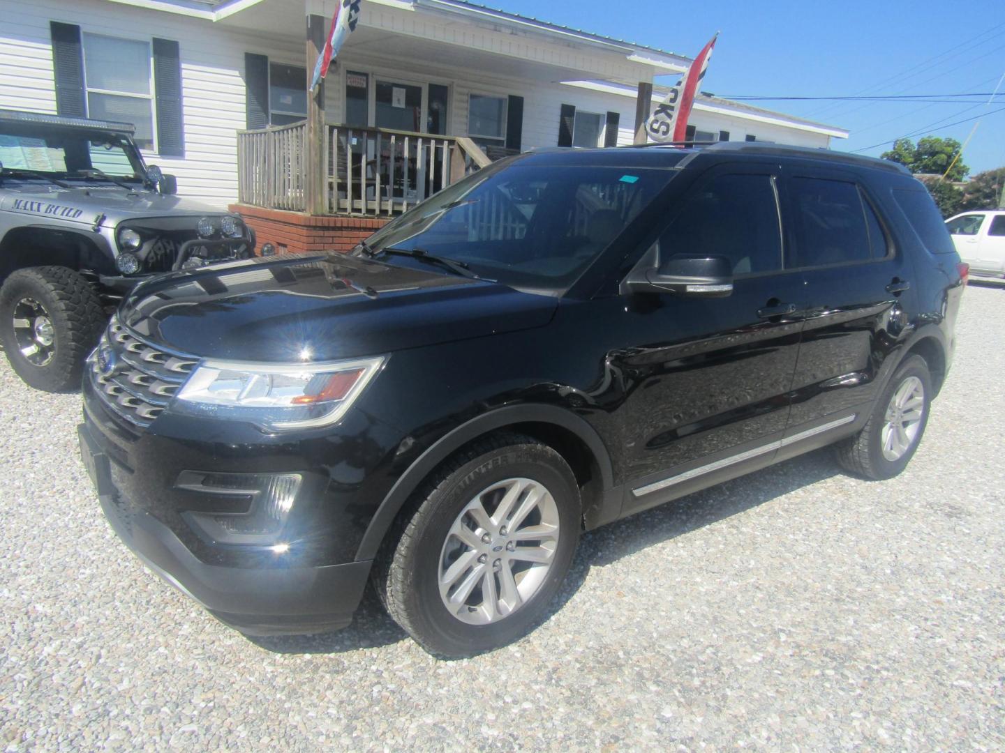 2016 Black /Tan Ford Explorer (1FM5K7D89GG) with an V6 engine, Automatic transmission, located at 15016 S Hwy 231, Midland City, AL, 36350, (334) 983-3001, 31.306210, -85.495277 - Photo#2
