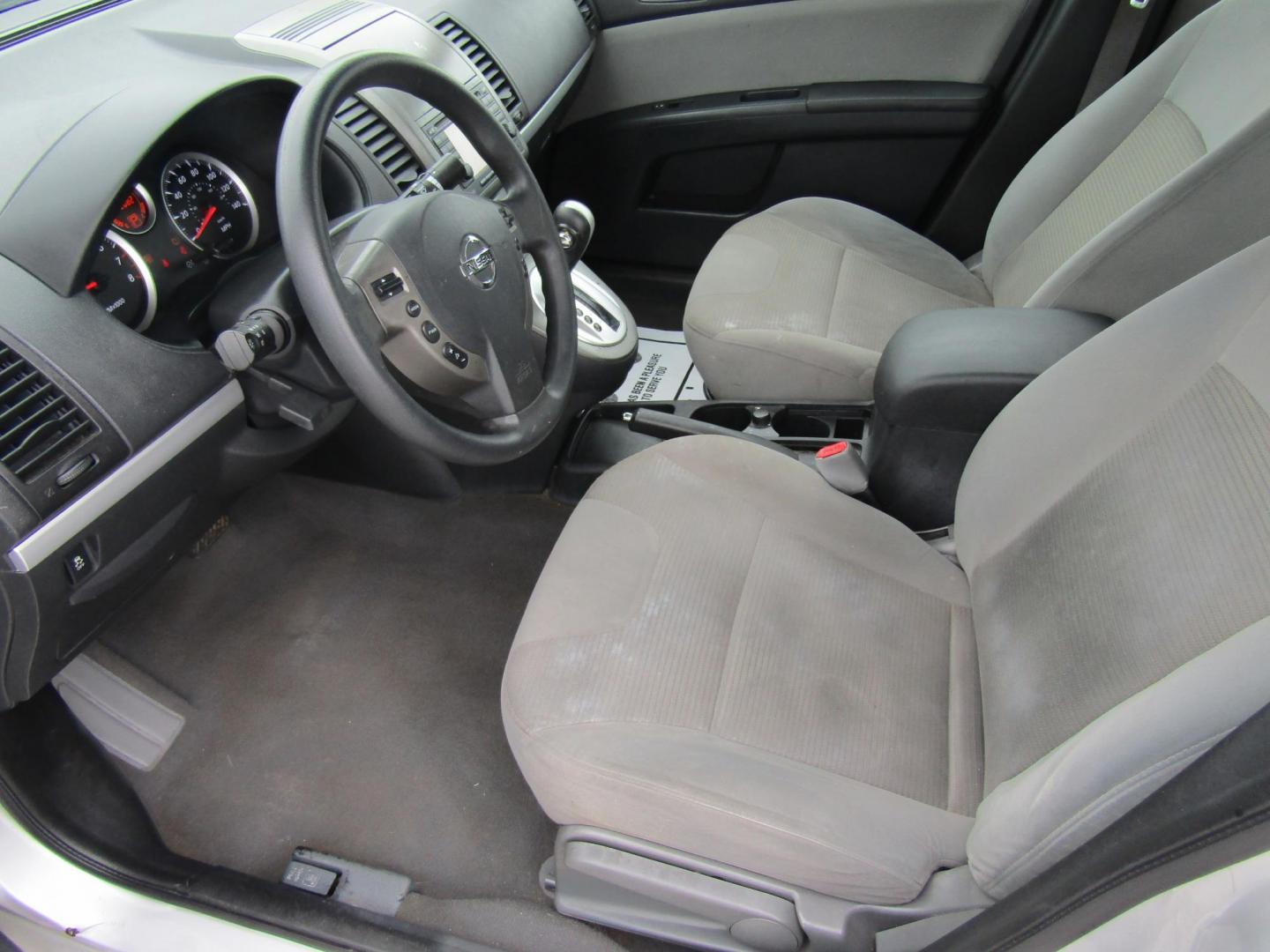 2012 Silver Nissan Sentra 2.0 (3N1AB6AP7CL) with an 2.0L L4 DOHC 16V engine, Automatic transmission, located at 15016 S Hwy 231, Midland City, AL, 36350, (334) 983-3001, 31.306210, -85.495277 - Photo#2
