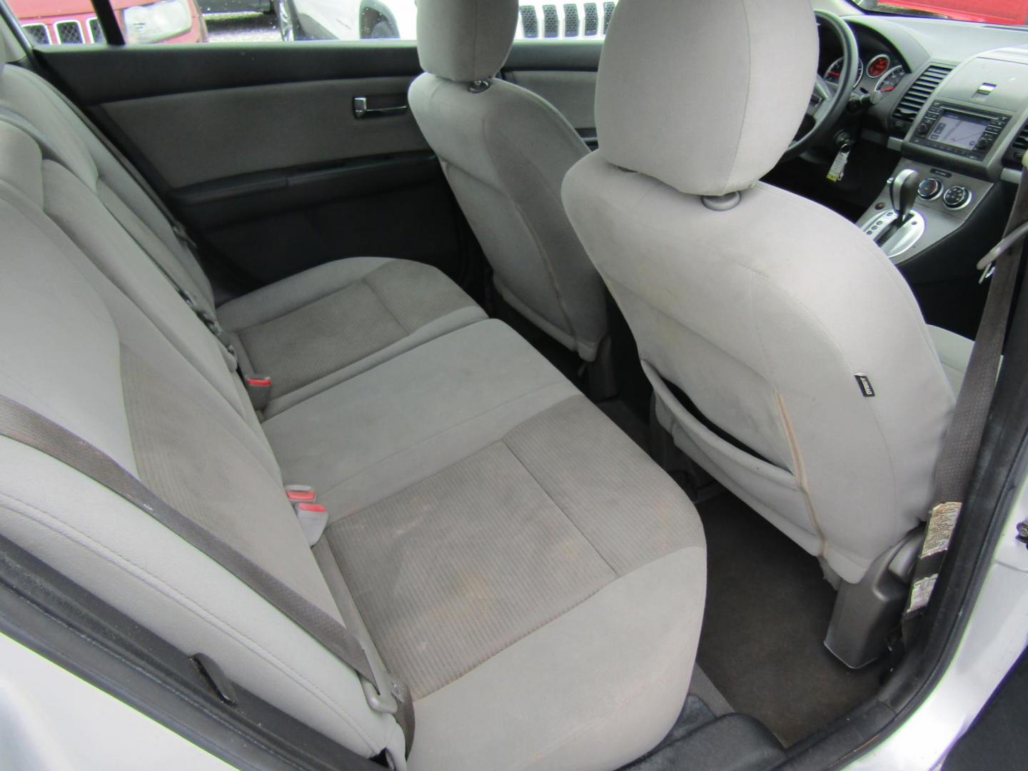 2012 Silver Nissan Sentra 2.0 (3N1AB6AP7CL) with an 2.0L L4 DOHC 16V engine, Automatic transmission, located at 15016 S Hwy 231, Midland City, AL, 36350, (334) 983-3001, 31.306210, -85.495277 - Photo#7