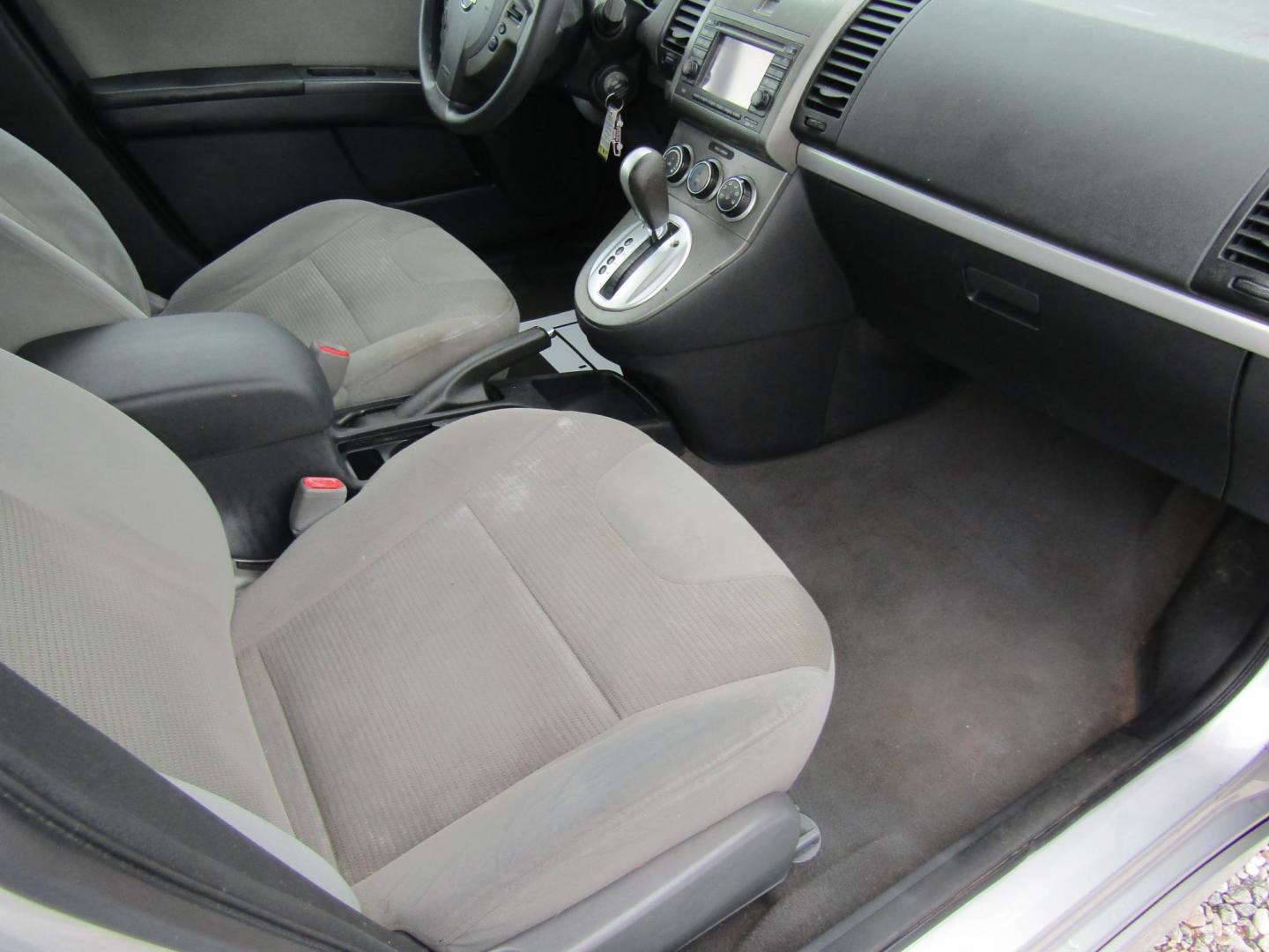 2012 Silver Nissan Sentra 2.0 (3N1AB6AP7CL) with an 2.0L L4 DOHC 16V engine, Automatic transmission, located at 15016 S Hwy 231, Midland City, AL, 36350, (334) 983-3001, 31.306210, -85.495277 - Photo#8