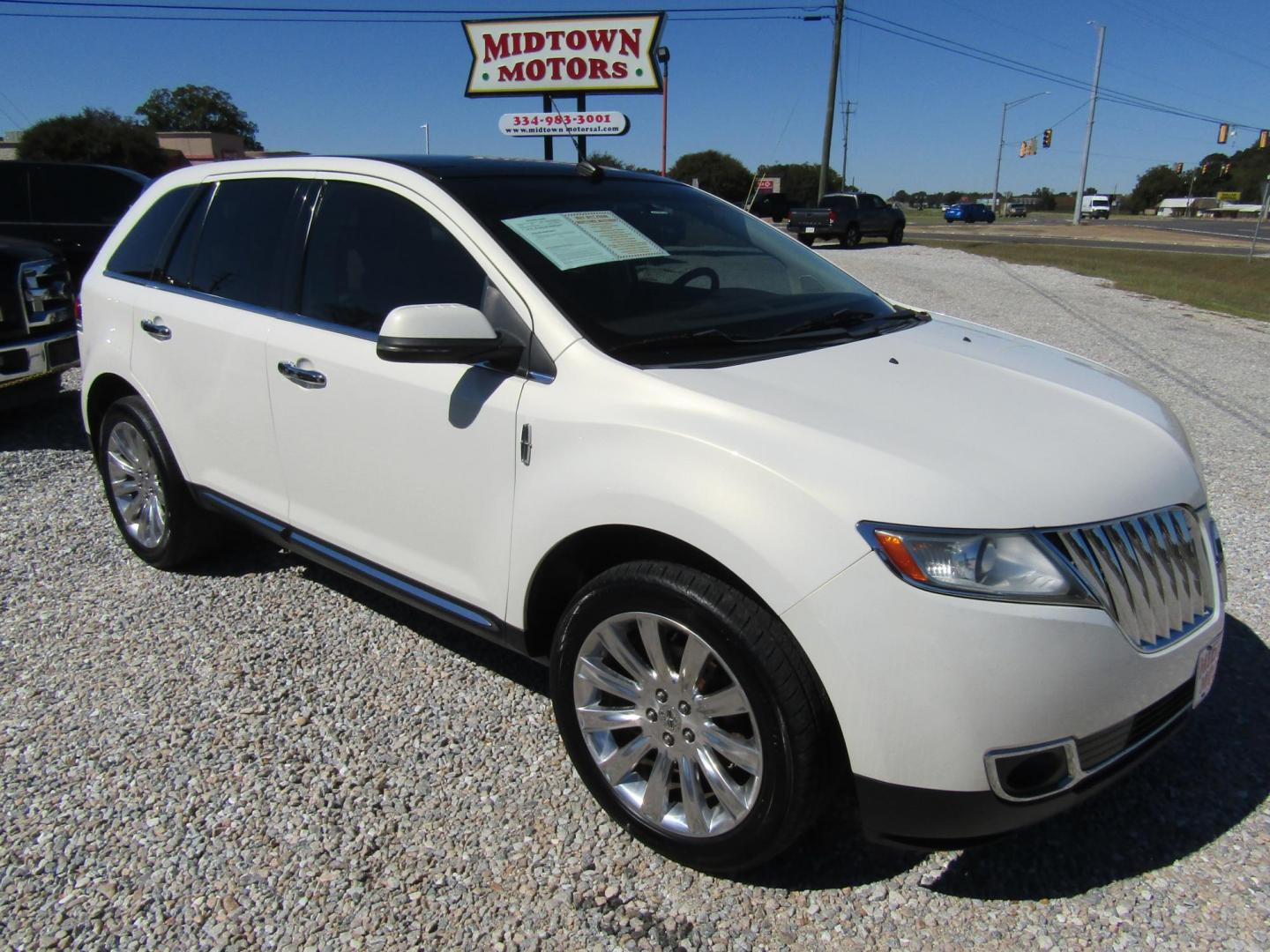 2013 White /Tan Lincoln MKX FWD (2LMDJ6JK8DB) with an 3.7L V6 DOHC 24V engine, Automatic transmission, located at 15016 S Hwy 231, Midland City, AL, 36350, (334) 983-3001, 31.306210, -85.495277 - Photo#0
