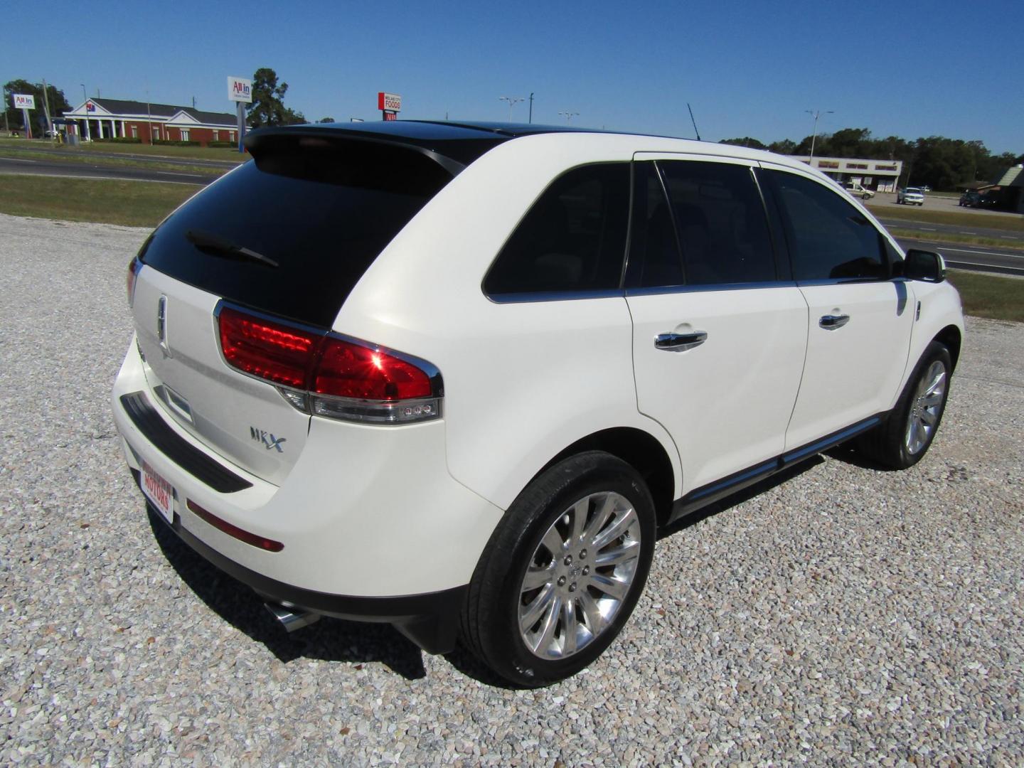 2013 White /Tan Lincoln MKX FWD (2LMDJ6JK8DB) with an 3.7L V6 DOHC 24V engine, Automatic transmission, located at 15016 S Hwy 231, Midland City, AL, 36350, (334) 983-3001, 31.306210, -85.495277 - Photo#6