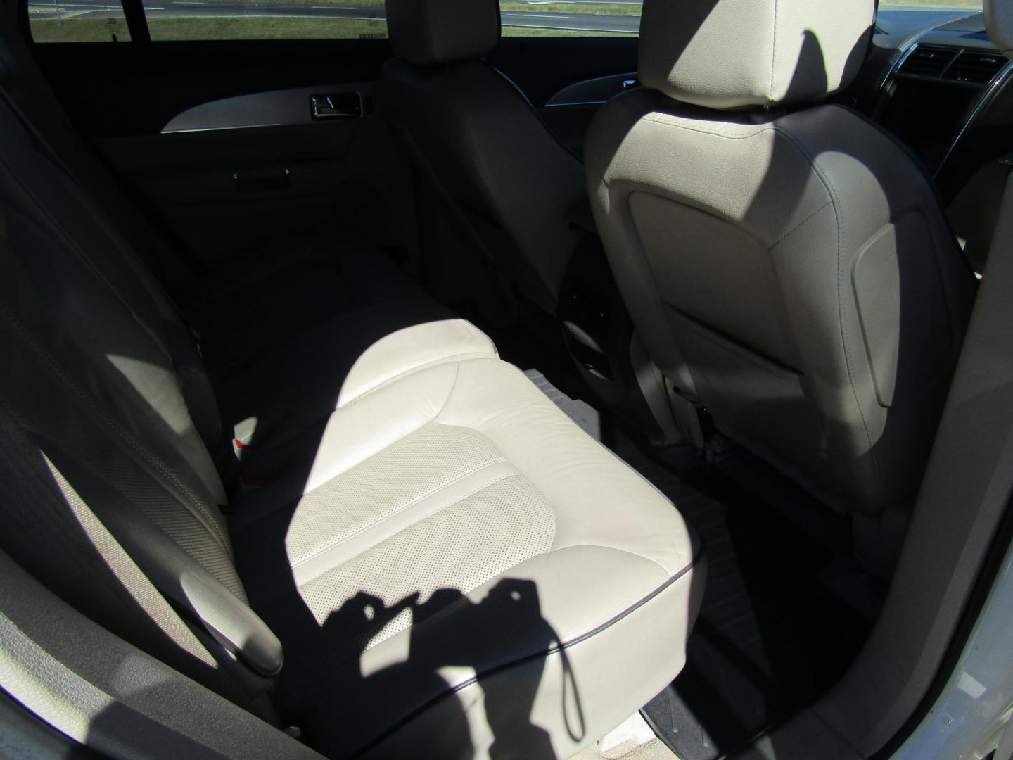 2013 White /Tan Lincoln MKX FWD (2LMDJ6JK8DB) with an 3.7L V6 DOHC 24V engine, Automatic transmission, located at 15016 S Hwy 231, Midland City, AL, 36350, (334) 983-3001, 31.306210, -85.495277 - Photo#7