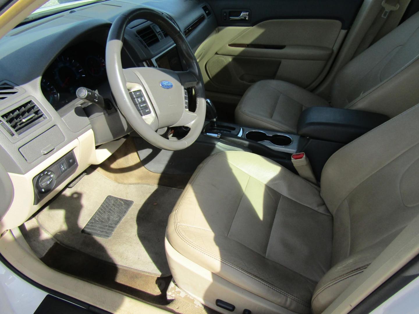 2012 White /Tan Ford Fusion SEL (3FAHP0JA4CR) with an 2.5L L4 DOHC 16V engine, Automatic transmission, located at 15016 S Hwy 231, Midland City, AL, 36350, (334) 983-3001, 31.306210, -85.495277 - Photo#3