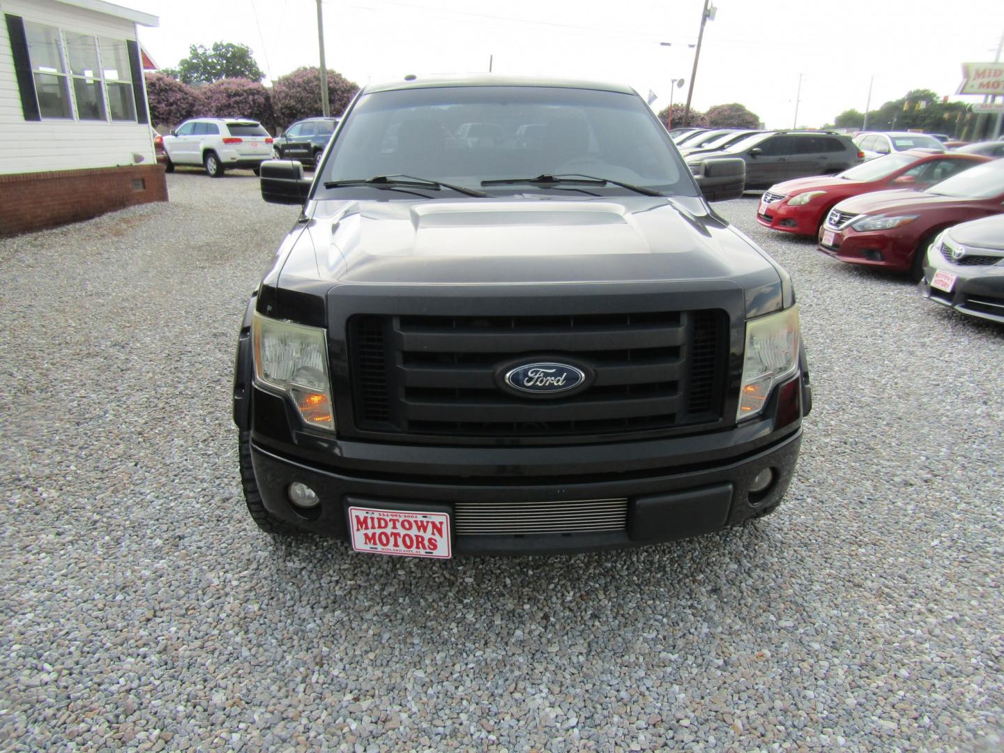 2010 Black /Gray Ford F-150 STX 6.5-ft. Bed 2WD (1FTMF1CW8AK) with an 4.6L V8 SOHC 24V engine, Automatic transmission, located at 15016 S Hwy 231, Midland City, AL, 36350, (334) 983-3001, 31.306210, -85.495277- Photo#1