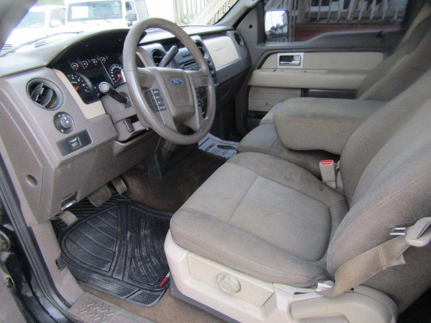 2010 Black /Gray Ford F-150 STX 6.5-ft. Bed 2WD (1FTMF1CW8AK) with an 4.6L V8 SOHC 24V engine, Automatic transmission, located at 15016 S Hwy 231, Midland City, AL, 36350, (334) 983-3001, 31.306210, -85.495277- Photo#3