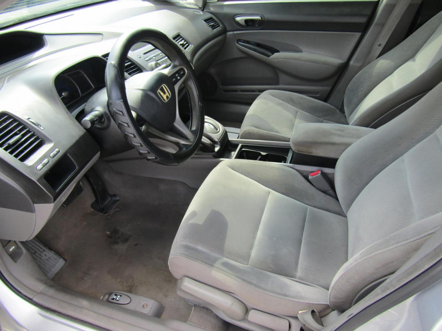 2010 Silver Honda Civic LX Sedan 5-Speed AT (19XFA1F51AE) with an 1.8L L4 SOHC 16V engine, Automatic transmission, located at 15016 S Hwy 231, Midland City, AL, 36350, (334) 983-3001, 31.306210, -85.495277 - Photo#2