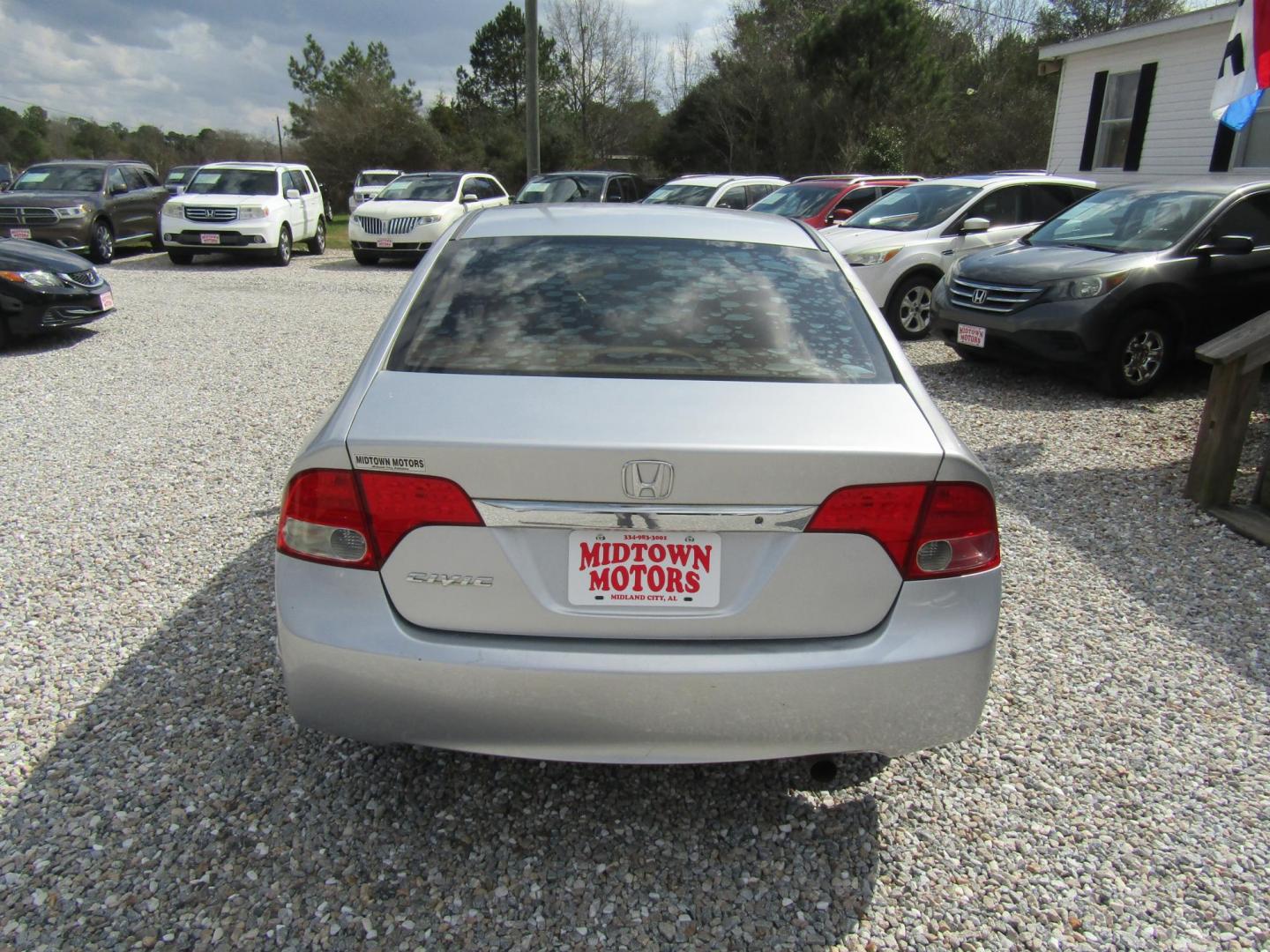 2010 Silver Honda Civic LX Sedan 5-Speed AT (19XFA1F51AE) with an 1.8L L4 SOHC 16V engine, Automatic transmission, located at 15016 S Hwy 231, Midland City, AL, 36350, (334) 983-3001, 31.306210, -85.495277 - Photo#5