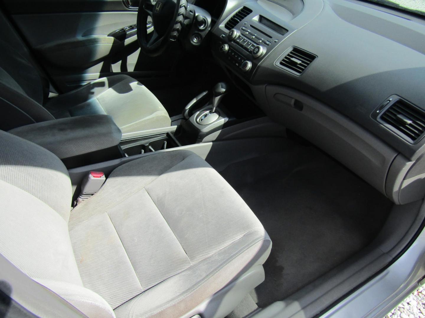 2010 Silver Honda Civic LX Sedan 5-Speed AT (19XFA1F51AE) with an 1.8L L4 SOHC 16V engine, Automatic transmission, located at 15016 S Hwy 231, Midland City, AL, 36350, (334) 983-3001, 31.306210, -85.495277 - Photo#8