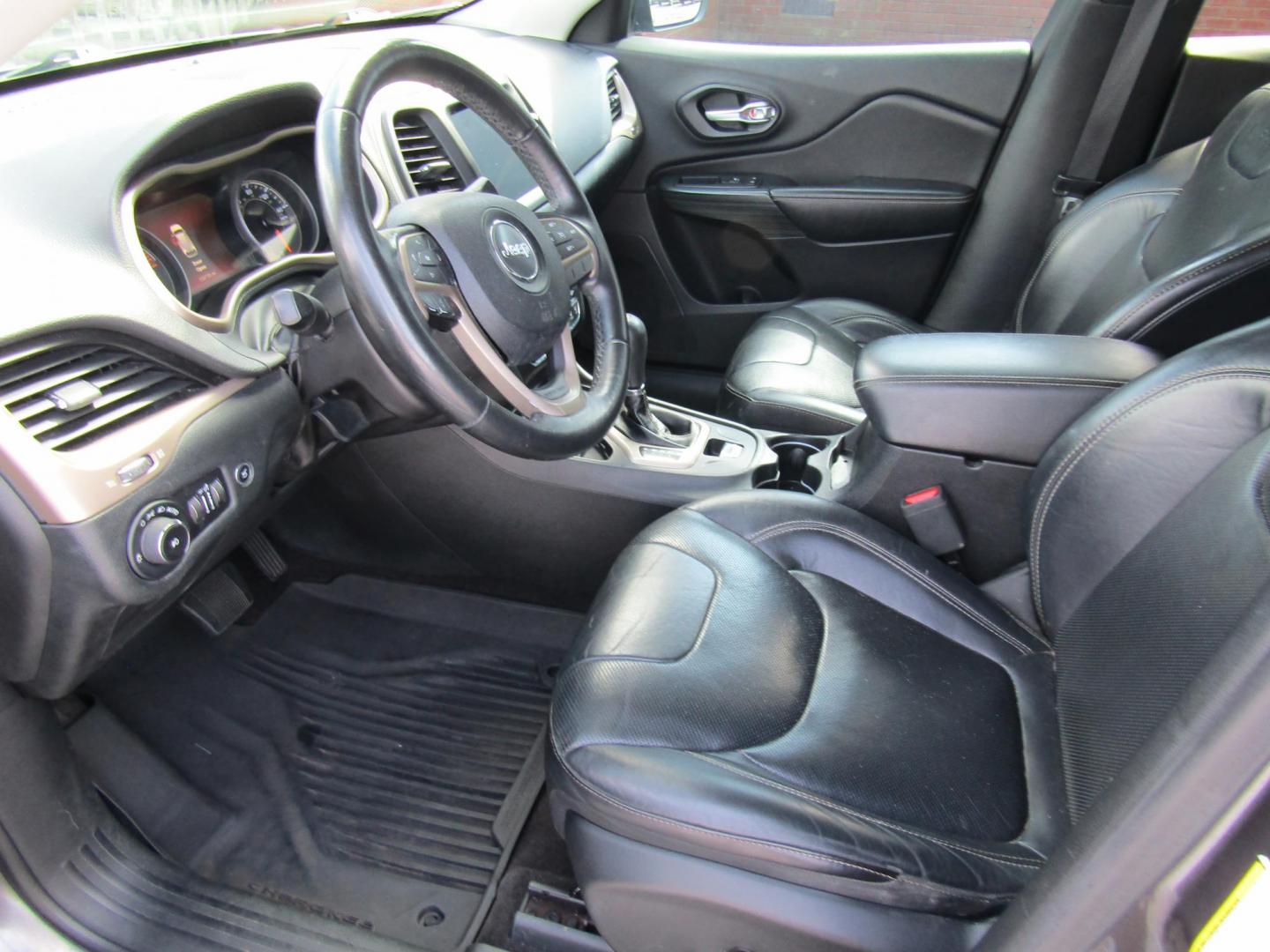 2016 Black Jeep Cherokee Limited FWD (1C4PJLDSXGW) with an 3.2L V6 DOHC 24V engine, Automatic transmission, located at 15016 S Hwy 231, Midland City, AL, 36350, (334) 983-3001, 31.306210, -85.495277 - Photo#3