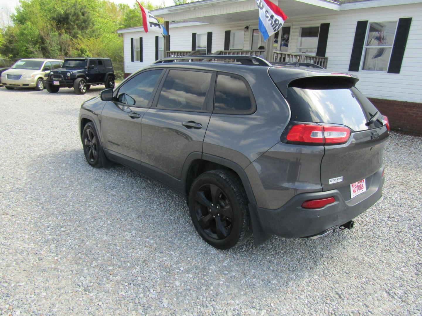 2016 Black Jeep Cherokee Limited FWD (1C4PJLDSXGW) with an 3.2L V6 DOHC 24V engine, Automatic transmission, located at 15016 S Hwy 231, Midland City, AL, 36350, (334) 983-3001, 31.306210, -85.495277 - Photo#5
