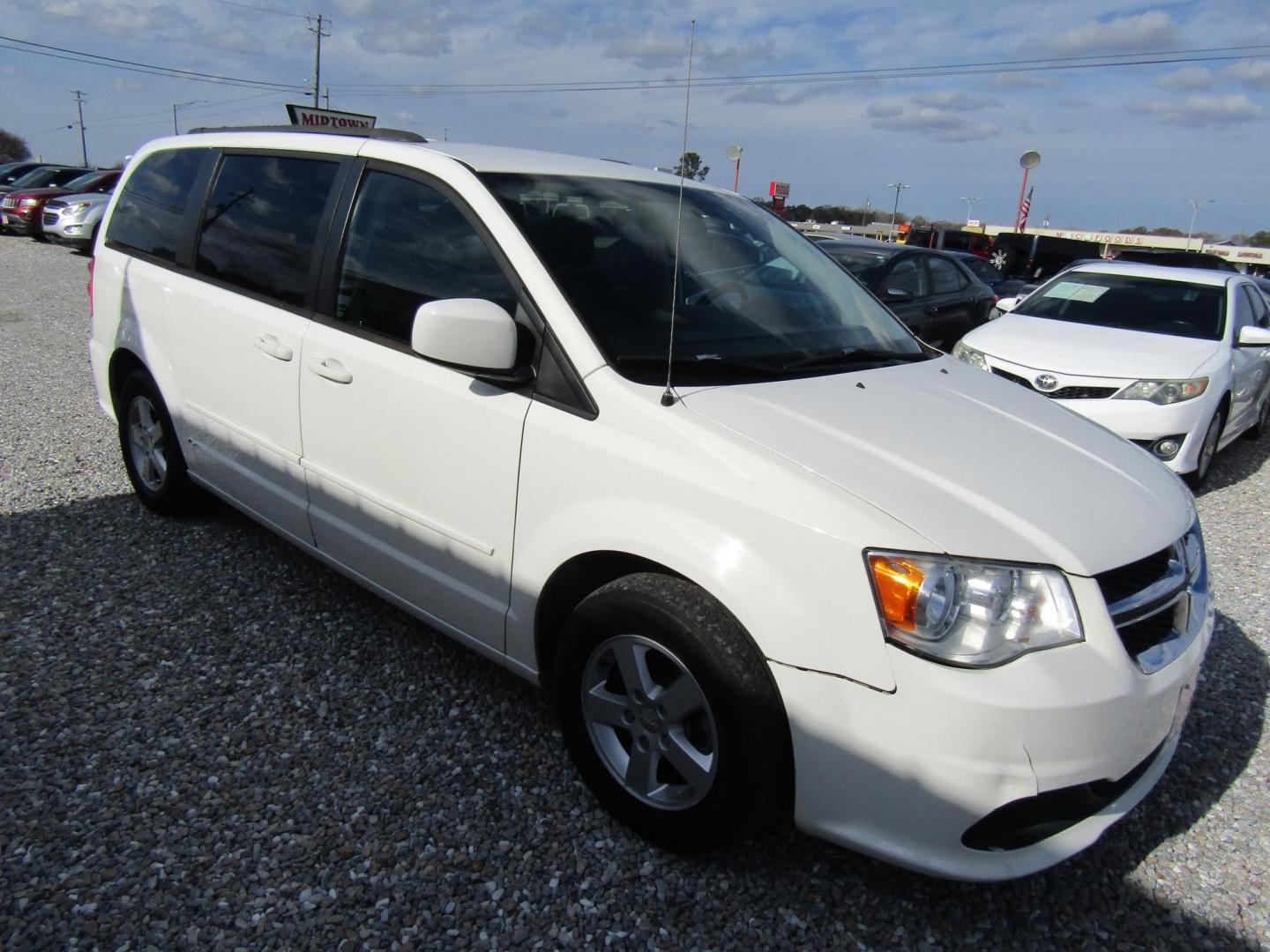 2013 White Dodge Grand Caravan SXT (2C4RDGCG0DR) with an 3.6L V6 DOHC 24V engine, Automatic transmission, located at 15016 S Hwy 231, Midland City, AL, 36350, (334) 983-3001, 31.306210, -85.495277 - Photo#0