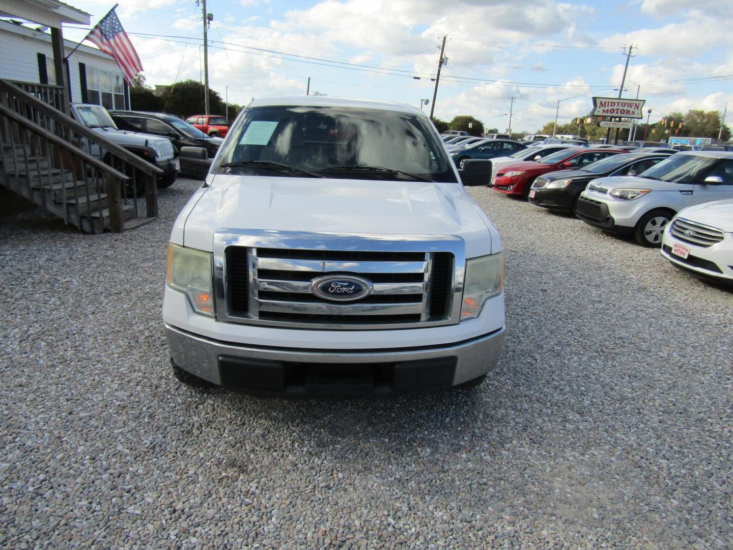 2010 White Ford F-150 Lariat SuperCab 6.5-ft. Bed 2WD (1FTEX1C84AK) with an 4.6L V8 SOHC 24V engine, Automatic transmission, located at 15016 S Hwy 231, Midland City, AL, 36350, (334) 983-3001, 31.306210, -85.495277 - Photo#1