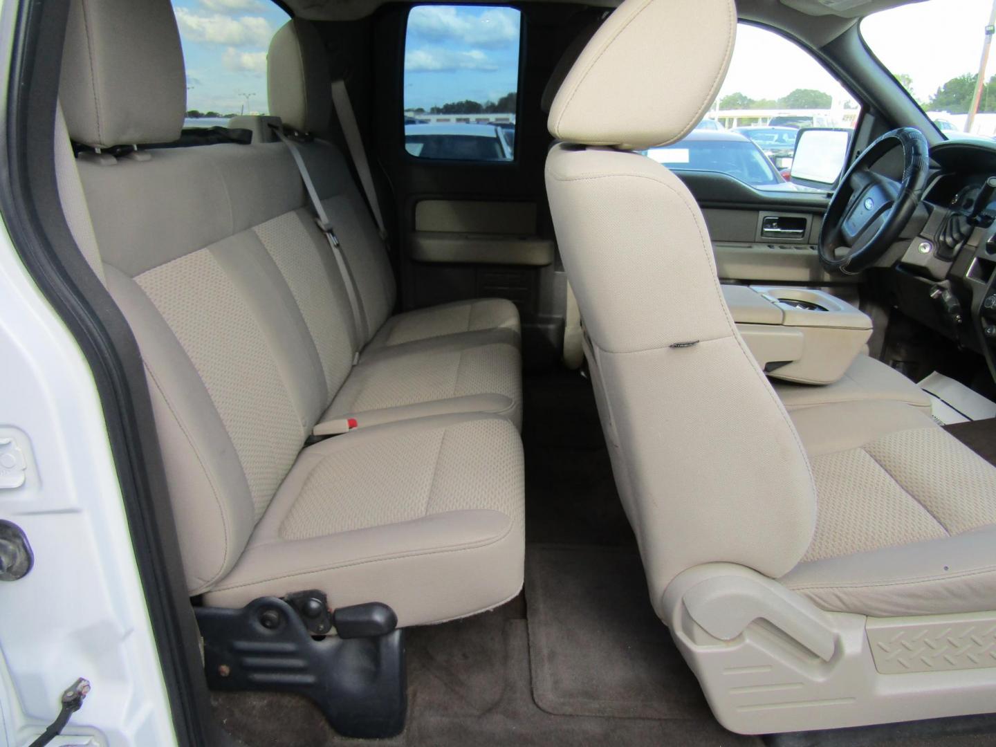 2010 White Ford F-150 Lariat SuperCab 6.5-ft. Bed 2WD (1FTEX1C84AK) with an 4.6L V8 SOHC 24V engine, Automatic transmission, located at 15016 S Hwy 231, Midland City, AL, 36350, (334) 983-3001, 31.306210, -85.495277 - Photo#8