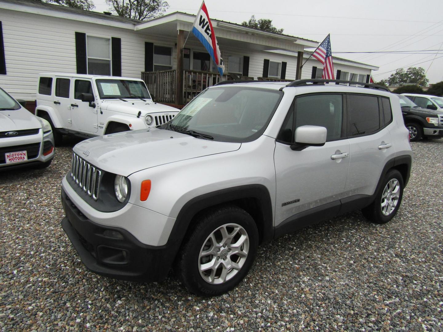 2016 Silver Jeep Renegade Latitude FWD (ZACCJABT8GP) with an 2.4L L4 DOHC 16V engine, Automatic transmission, located at 15016 S Hwy 231, Midland City, AL, 36350, (334) 983-3001, 31.306210, -85.495277 - Photo#2