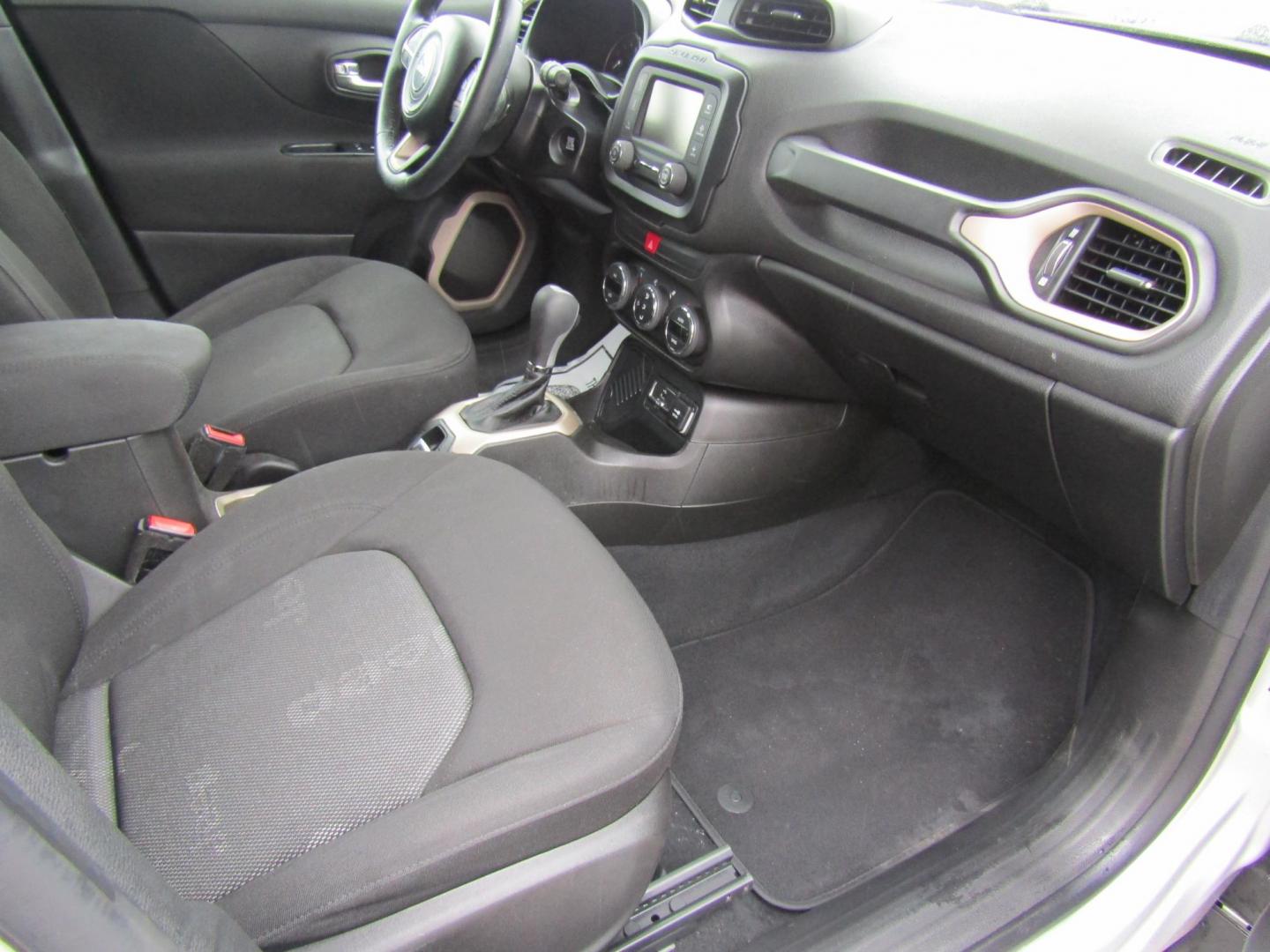 2016 Silver Jeep Renegade Latitude FWD (ZACCJABT8GP) with an 2.4L L4 DOHC 16V engine, Automatic transmission, located at 15016 S Hwy 231, Midland City, AL, 36350, (334) 983-3001, 31.306210, -85.495277 - Photo#9