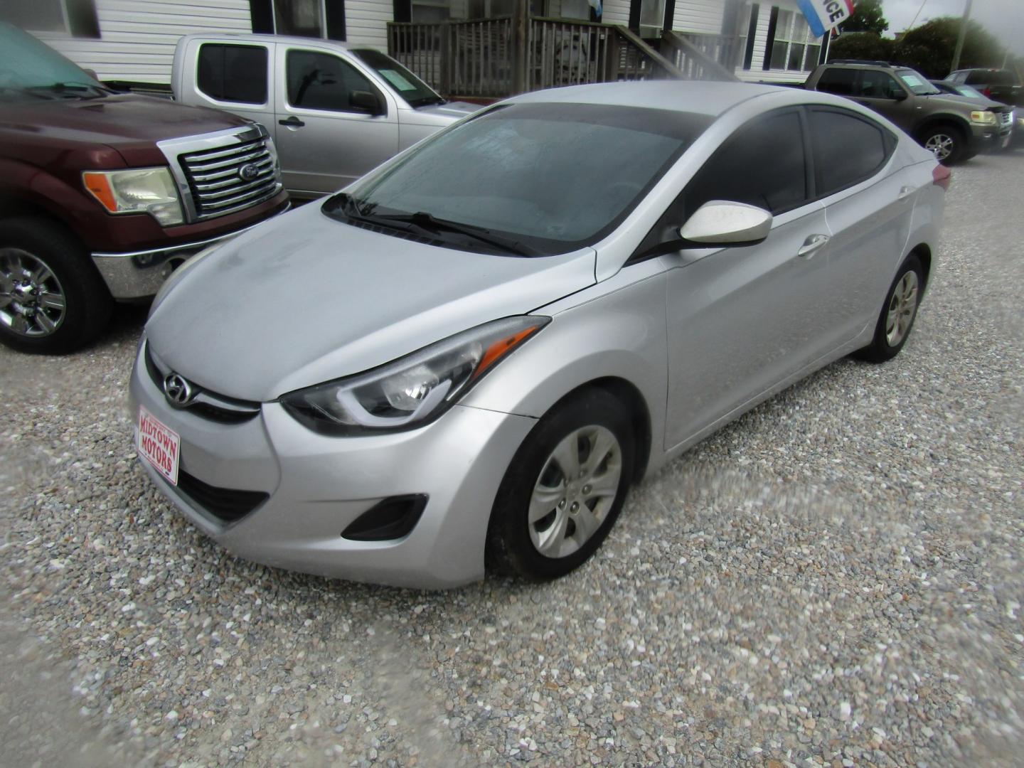 2016 Silver Hyundai Elantra Limited (5NPDH4AE4GH) with an 1.8L L4 DOHC 16V engine, Automatic transmission, located at 15016 S Hwy 231, Midland City, AL, 36350, (334) 983-3001, 31.306210, -85.495277- Photo#2
