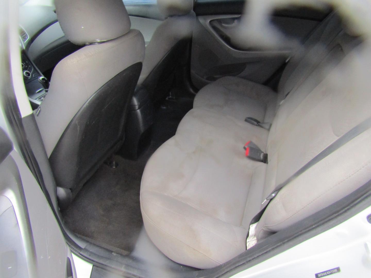 2016 Silver Hyundai Elantra Limited (5NPDH4AE4GH) with an 1.8L L4 DOHC 16V engine, Automatic transmission, located at 15016 S Hwy 231, Midland City, AL, 36350, (334) 983-3001, 31.306210, -85.495277- Photo#4