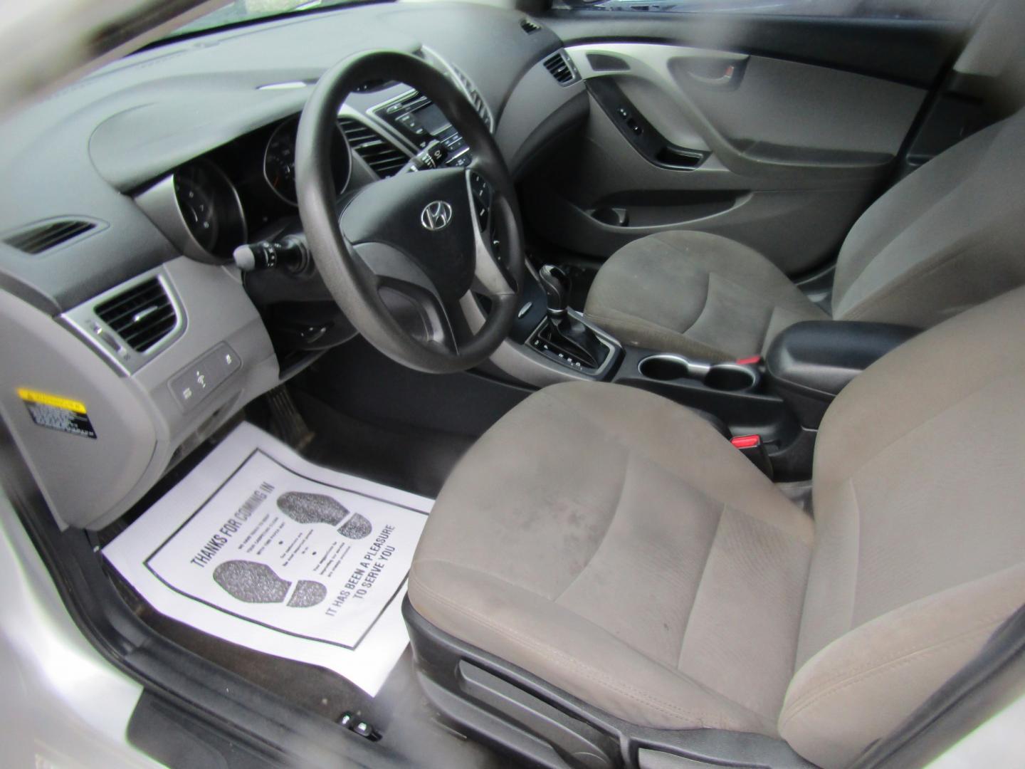 2016 Silver Hyundai Elantra Limited (5NPDH4AE4GH) with an 1.8L L4 DOHC 16V engine, Automatic transmission, located at 15016 S Hwy 231, Midland City, AL, 36350, (334) 983-3001, 31.306210, -85.495277- Photo#3