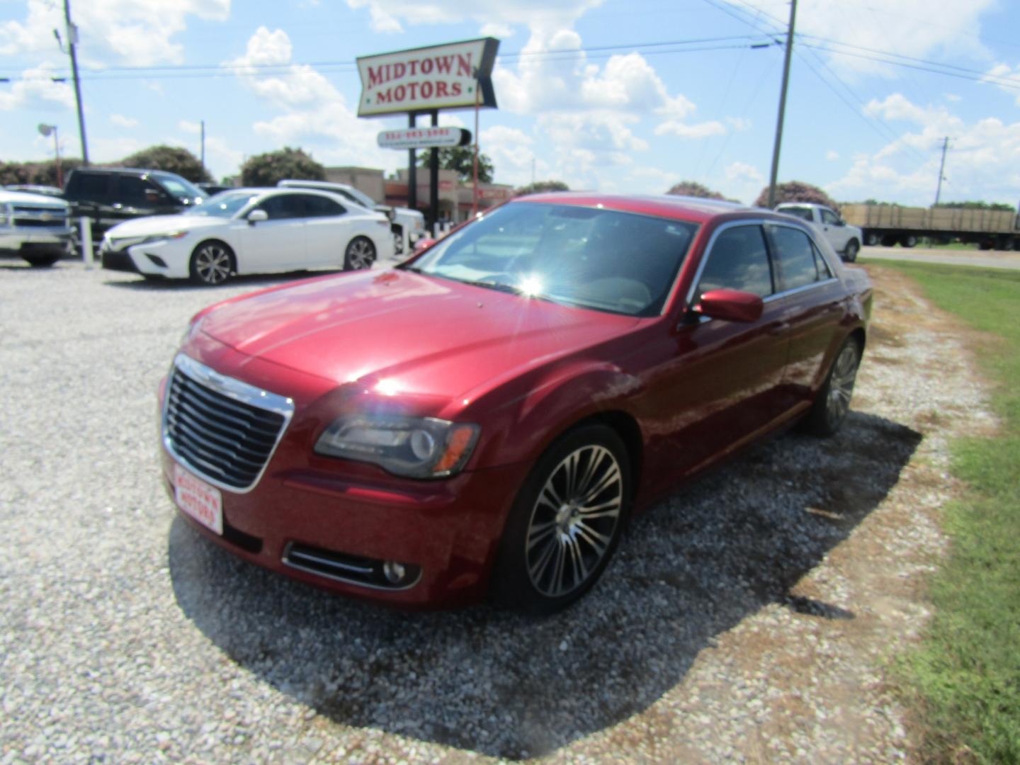 2012 Red Chrysler 300 S V6 RWD (2C3CCABG2CH) with an 3.6L V6 DOHC 24V engine, Automatic transmission, located at 15016 S Hwy 231, Midland City, AL, 36350, (334) 983-3001, 31.306210, -85.495277- Photo#2