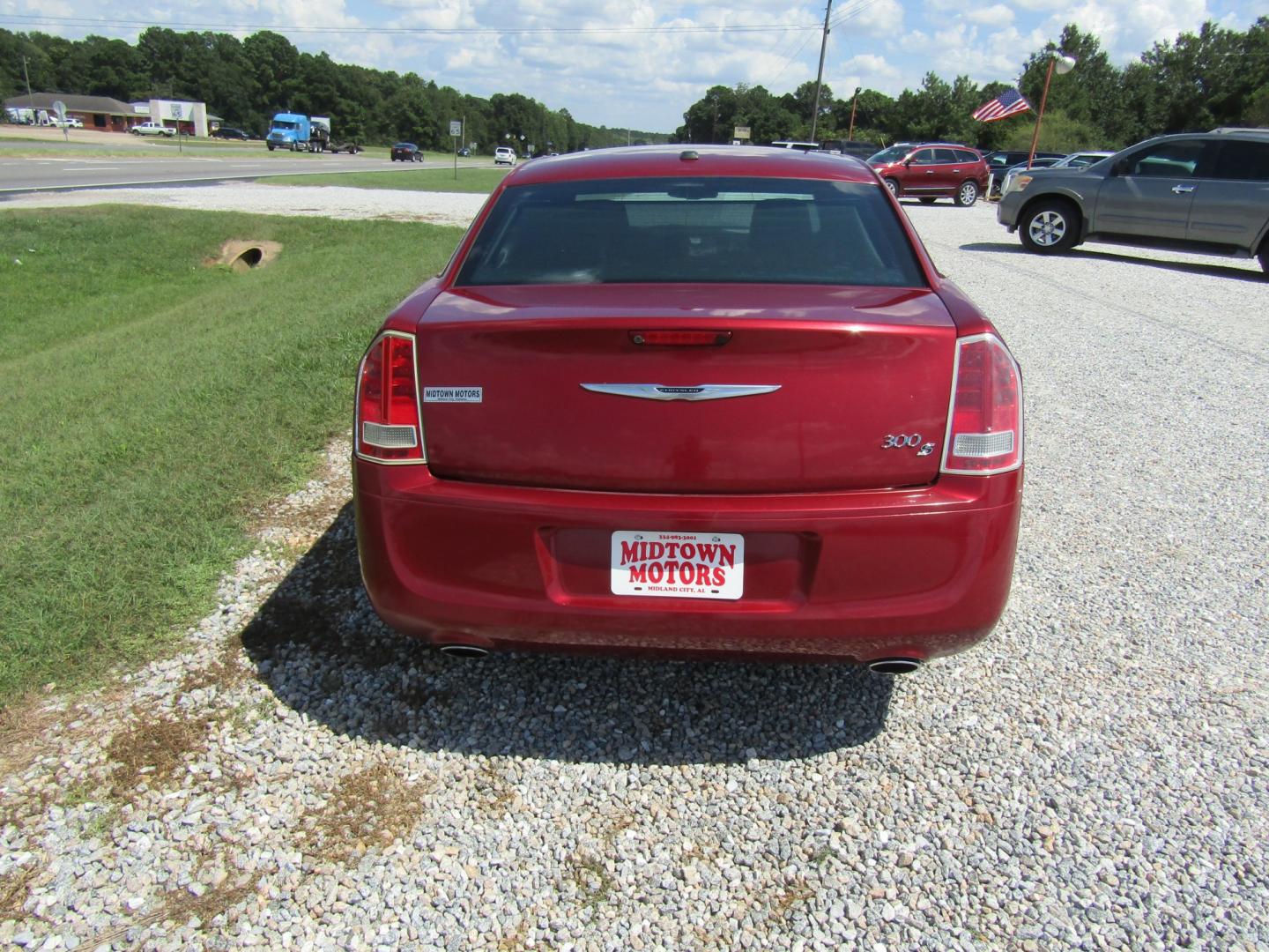 2012 Red Chrysler 300 S V6 RWD (2C3CCABG2CH) with an 3.6L V6 DOHC 24V engine, Automatic transmission, located at 15016 S Hwy 231, Midland City, AL, 36350, (334) 983-3001, 31.306210, -85.495277- Photo#6