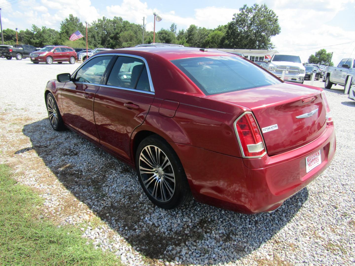 2012 Red Chrysler 300 S V6 RWD (2C3CCABG2CH) with an 3.6L V6 DOHC 24V engine, Automatic transmission, located at 15016 S Hwy 231, Midland City, AL, 36350, (334) 983-3001, 31.306210, -85.495277- Photo#5