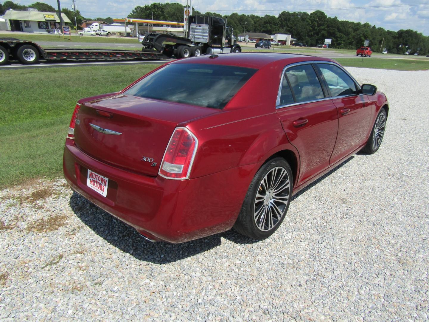 2012 Red Chrysler 300 S V6 RWD (2C3CCABG2CH) with an 3.6L V6 DOHC 24V engine, Automatic transmission, located at 15016 S Hwy 231, Midland City, AL, 36350, (334) 983-3001, 31.306210, -85.495277- Photo#7