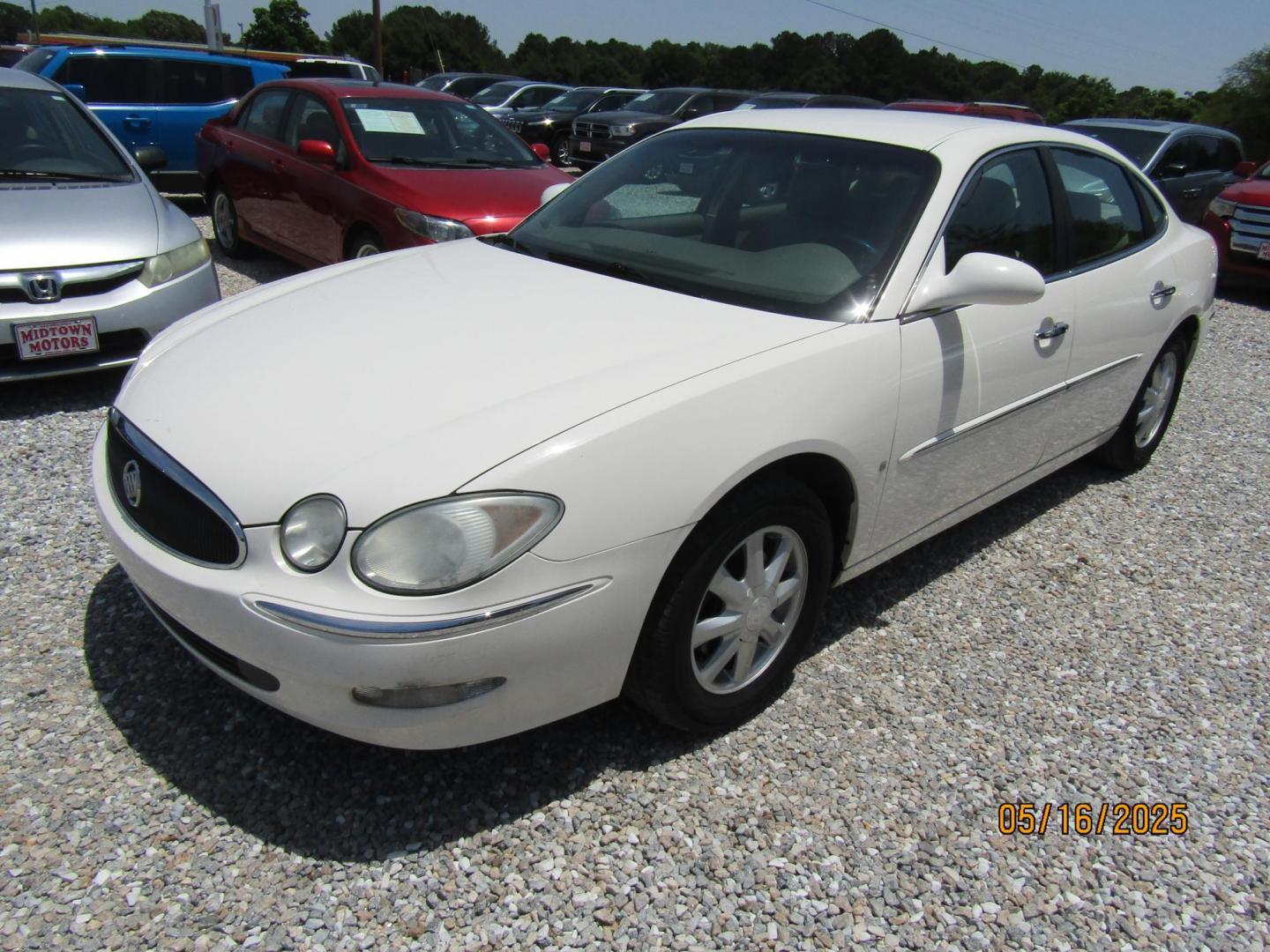 2006 White Buick LaCrosse CXL (2G4WD582661) with an 3.8L V6 OHV 12V engine, Automatic transmission, located at 15016 S Hwy 231, Midland City, AL, 36350, (334) 983-3001, 31.306210, -85.495277 - Photo#2