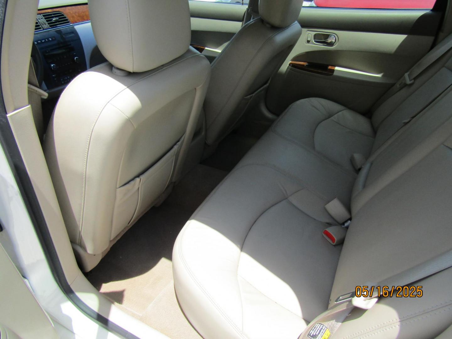 2006 White Buick LaCrosse CXL (2G4WD582661) with an 3.8L V6 OHV 12V engine, Automatic transmission, located at 15016 S Hwy 231, Midland City, AL, 36350, (334) 983-3001, 31.306210, -85.495277 - Photo#4