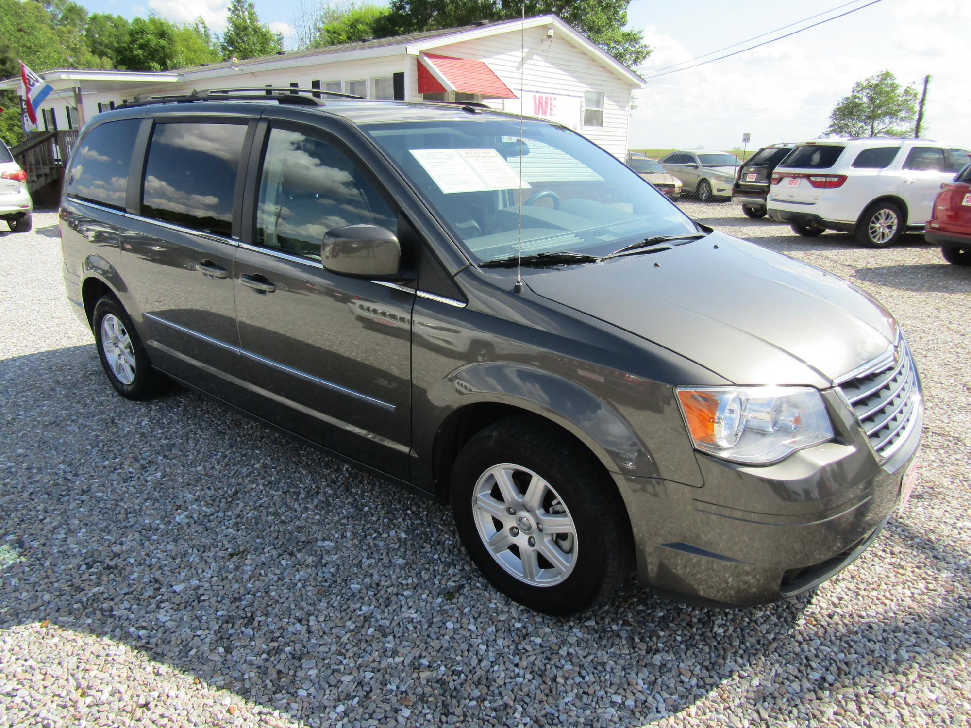 photo of 2010 Chrysler Town & Country