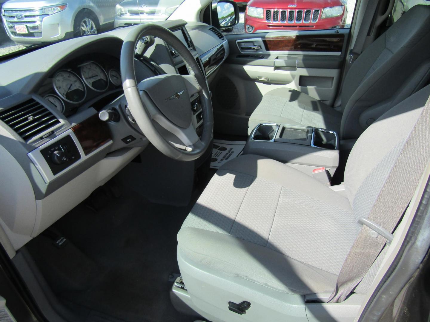 2010 Gray Chrysler Town & Country Touring (2A4RR5DX4AR) with an 4.0L V6 SOHC 24V engine, Automatic transmission, located at 15016 S Hwy 231, Midland City, AL, 36350, (334) 983-3001, 31.306210, -85.495277 - Photo#3