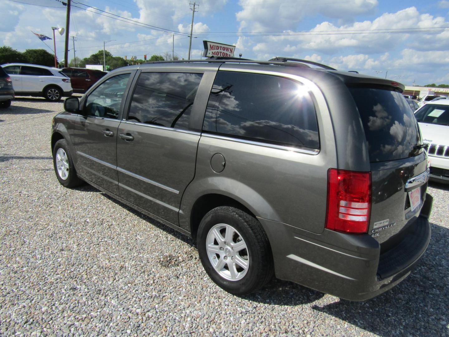 2010 Gray Chrysler Town & Country Touring (2A4RR5DX4AR) with an 4.0L V6 SOHC 24V engine, Automatic transmission, located at 15016 S Hwy 231, Midland City, AL, 36350, (334) 983-3001, 31.306210, -85.495277 - Photo#5