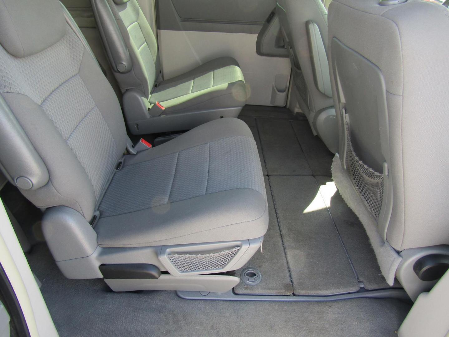 2010 Gray Chrysler Town & Country Touring (2A4RR5DX4AR) with an 4.0L V6 SOHC 24V engine, Automatic transmission, located at 15016 S Hwy 231, Midland City, AL, 36350, (334) 983-3001, 31.306210, -85.495277 - Photo#7