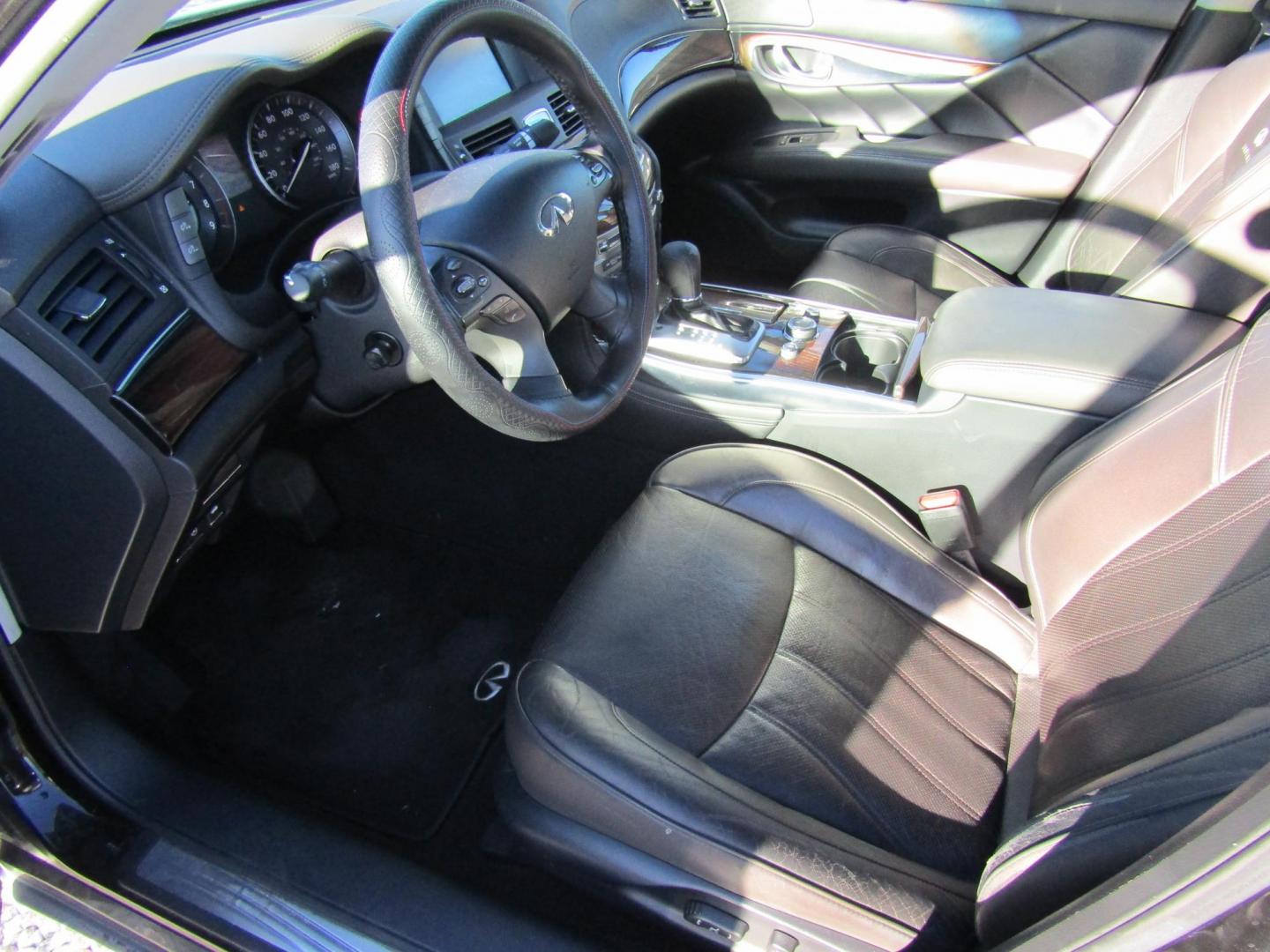 2011 Silver Infiniti M M37 (JN1BY1AP7BM) with an 3.7L V6 DOHC 24V engine, Automatic transmission, located at 15016 S Hwy 231, Midland City, AL, 36350, (334) 983-3001, 31.306210, -85.495277 - Photo#3