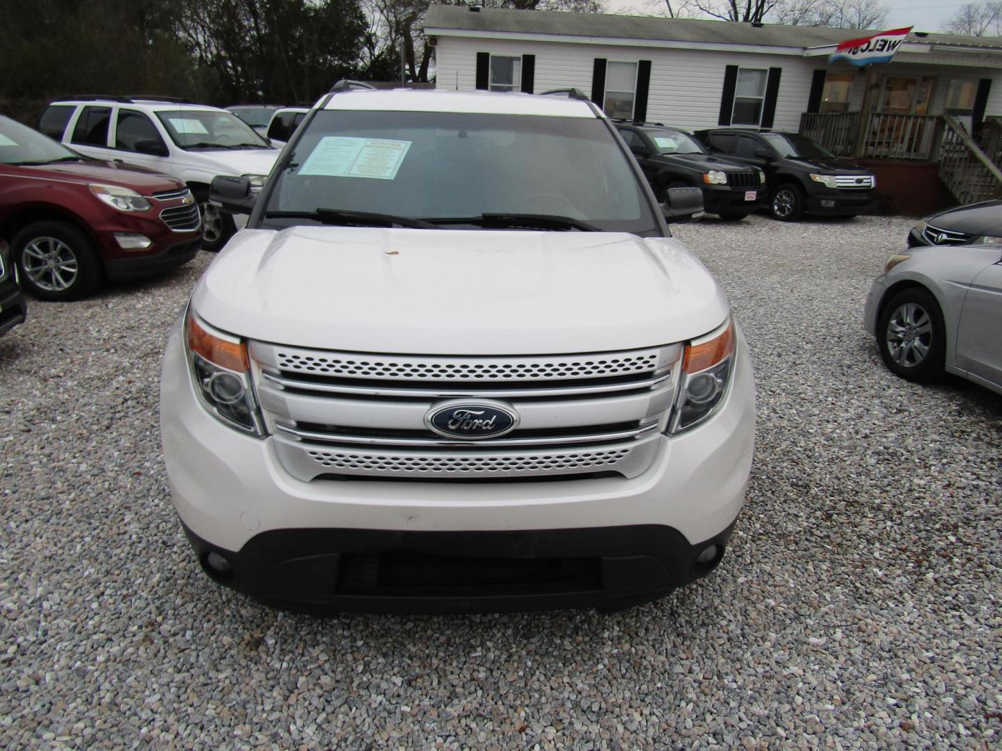 2014 White Ford Explorer XLT FWD (1FM5K7D80EG) with an 3.5L V6 DOHC 24V engine, Automatic transmission, located at 15016 S Hwy 231, Midland City, AL, 36350, (334) 983-3001, 31.306210, -85.495277 - Photo#1