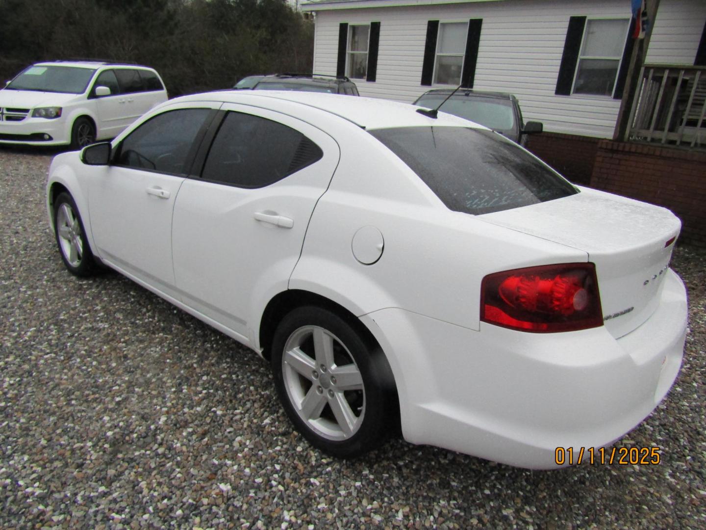 2012 White Dodge Avenger SXT (1C3CDZCB3CN) with an 2.4L L4 DOHC 16V engine, Automatic transmission, located at 15016 S Hwy 231, Midland City, AL, 36350, (334) 983-3001, 31.306210, -85.495277 - Photo#5