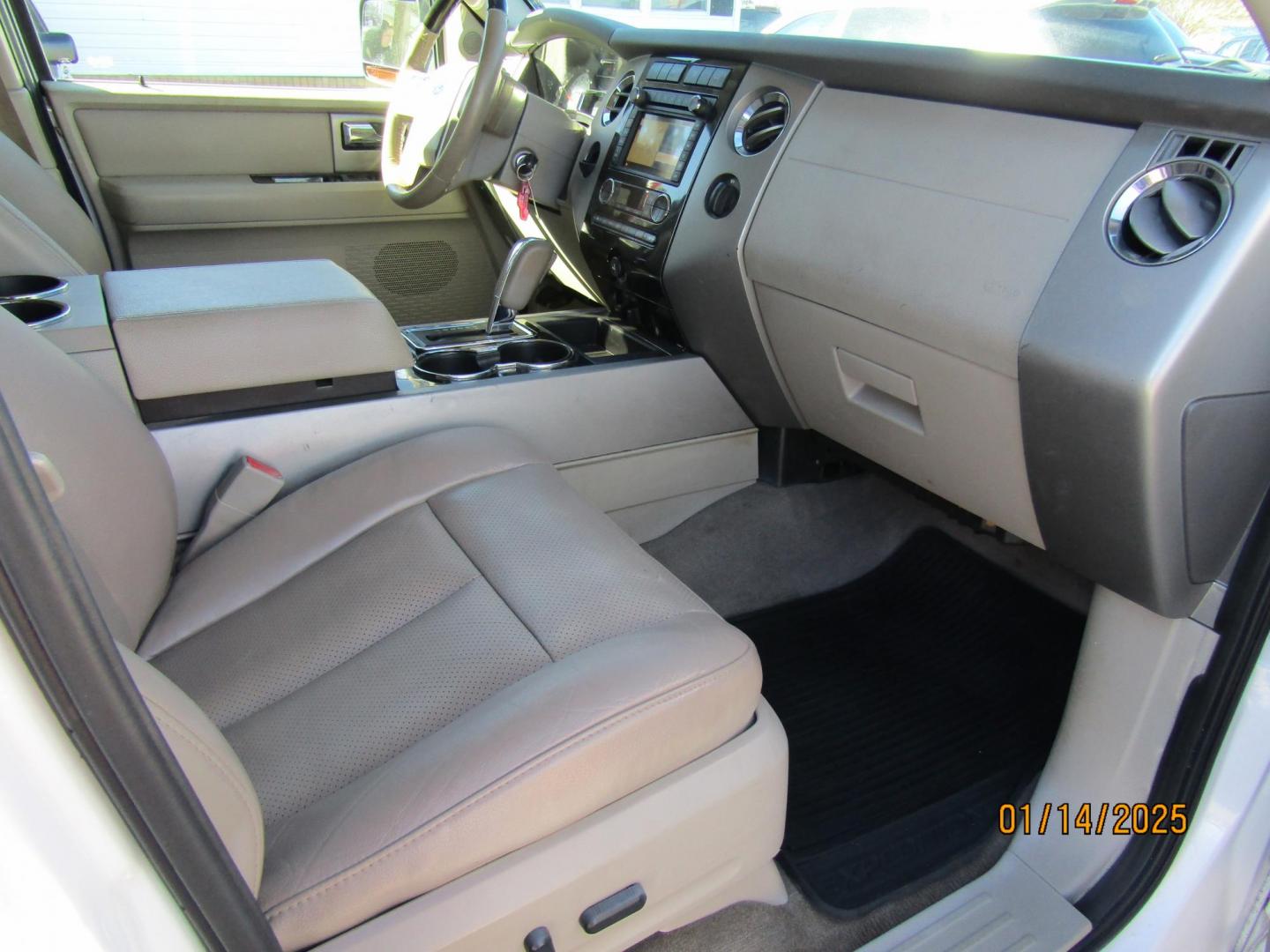 2014 White Ford Expedition Limited 2WD (1FMJU1K54EE) with an 5.4L V8 SOHC 16V FFV engine, Automatic transmission, located at 15016 S Hwy 231, Midland City, AL, 36350, (334) 983-3001, 31.306210, -85.495277 - Photo#9