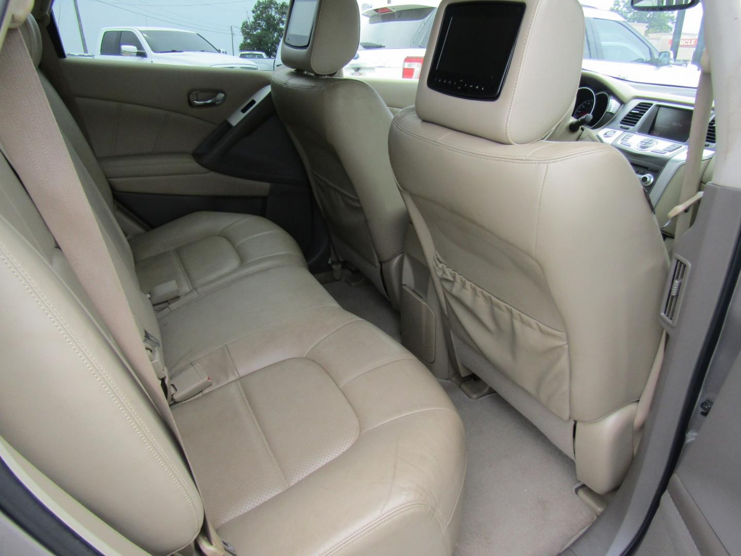 2012 Gray Nissan Murano SV (JN8AZ1MU1CW) with an 3.5L V6 DOHC 24V engine, Automatic transmission, located at 15016 S Hwy 231, Midland City, AL, 36350, (334) 983-3001, 31.306210, -85.495277- Photo#8