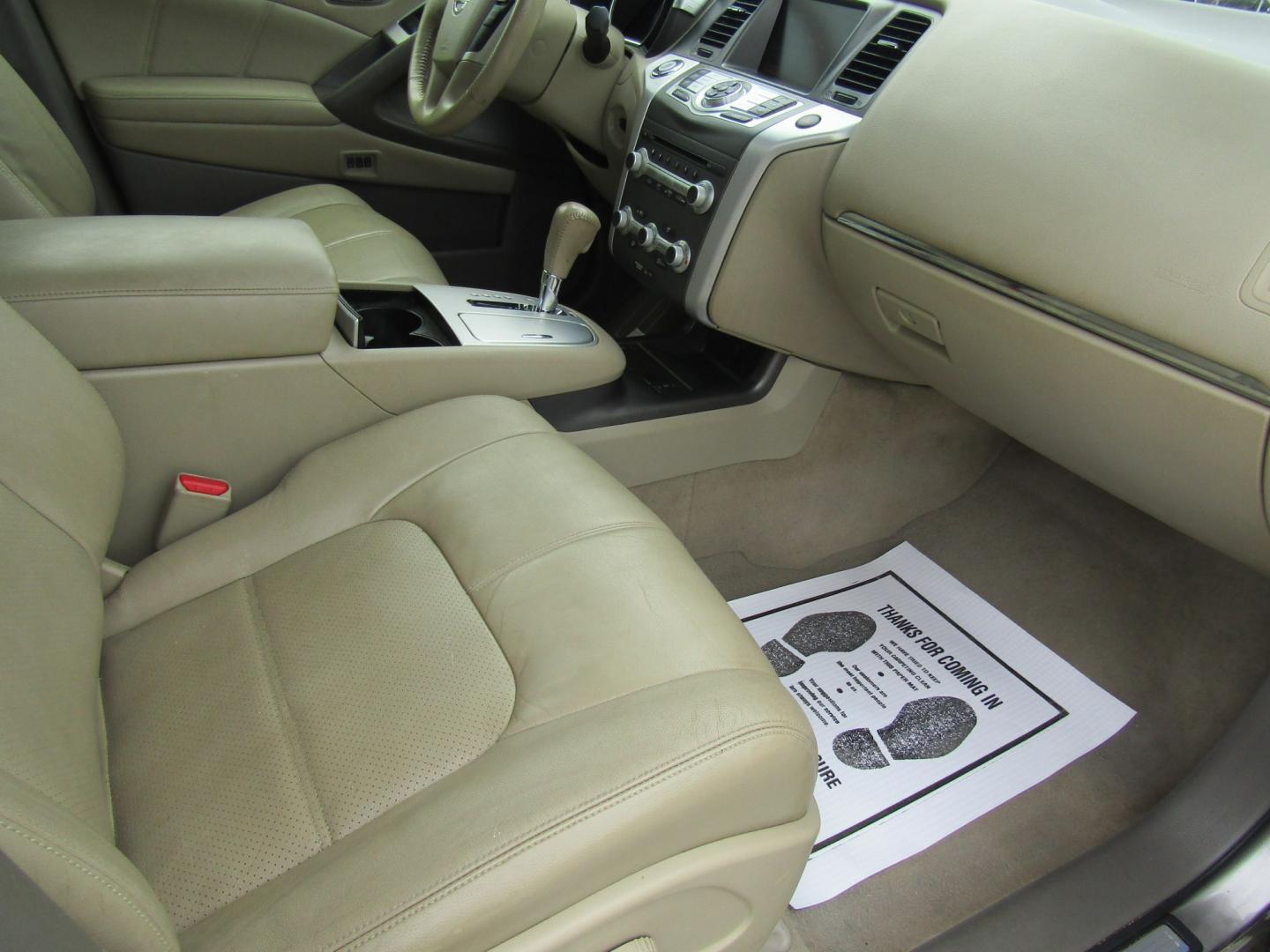 2012 Gray Nissan Murano SV (JN8AZ1MU1CW) with an 3.5L V6 DOHC 24V engine, Automatic transmission, located at 15016 S Hwy 231, Midland City, AL, 36350, (334) 983-3001, 31.306210, -85.495277- Photo#9