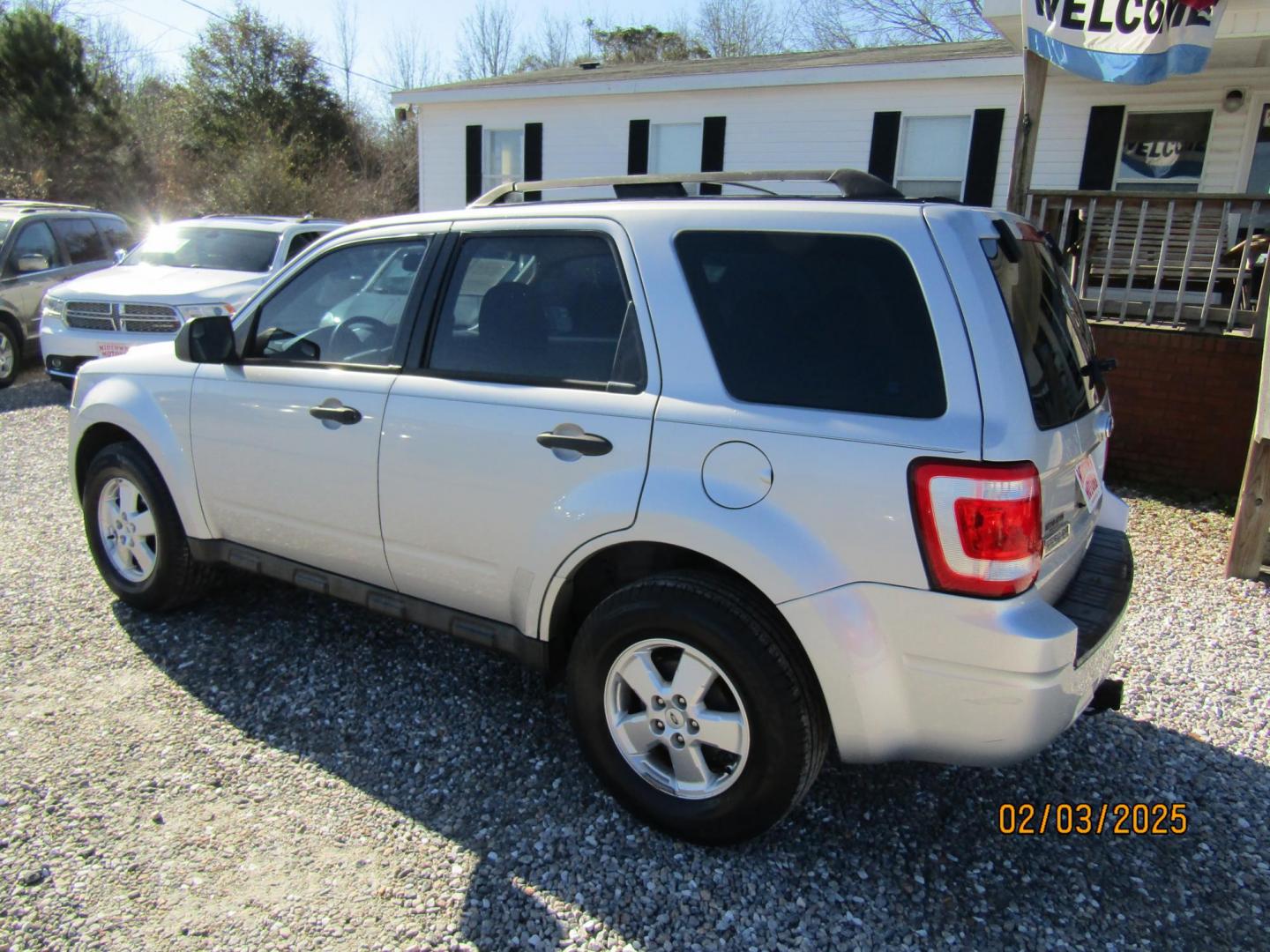 2011 Silver Ford Escape XLS FWD (1FMCU0C75BK) with an 2.5L L4 DOHC 16V engine, Automatic transmission, located at 15016 S Hwy 231, Midland City, AL, 36350, (334) 983-3001, 31.306210, -85.495277 - Photo#5