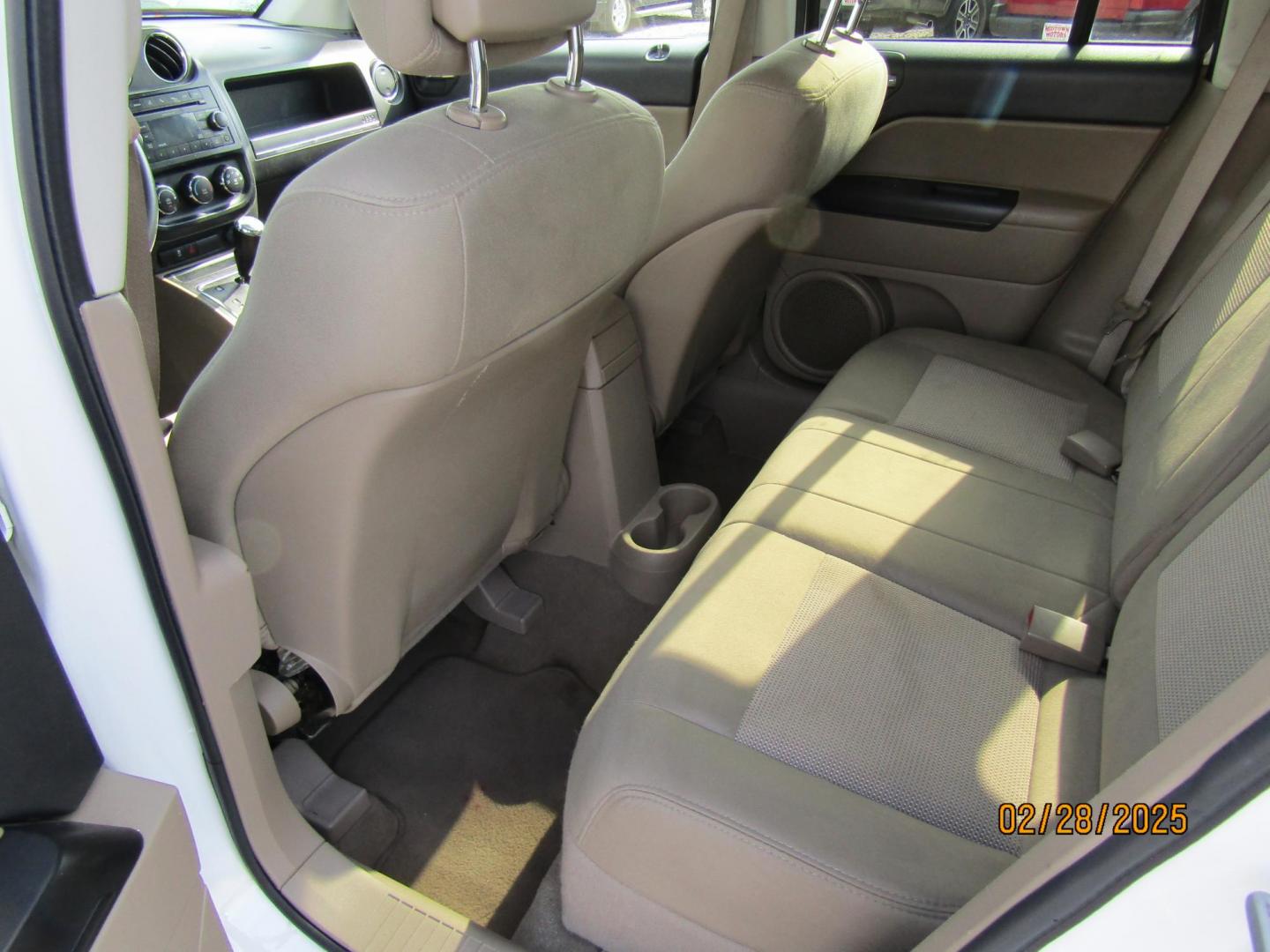 2011 WHITE Jeep Compass Sport FWD (1J4NT1FB5BD) with an 2.4L L4 DOHC 16V engine, Automatic transmission, located at 15016 S Hwy 231, Midland City, AL, 36350, (334) 983-3001, 31.306210, -85.495277 - Photo#3