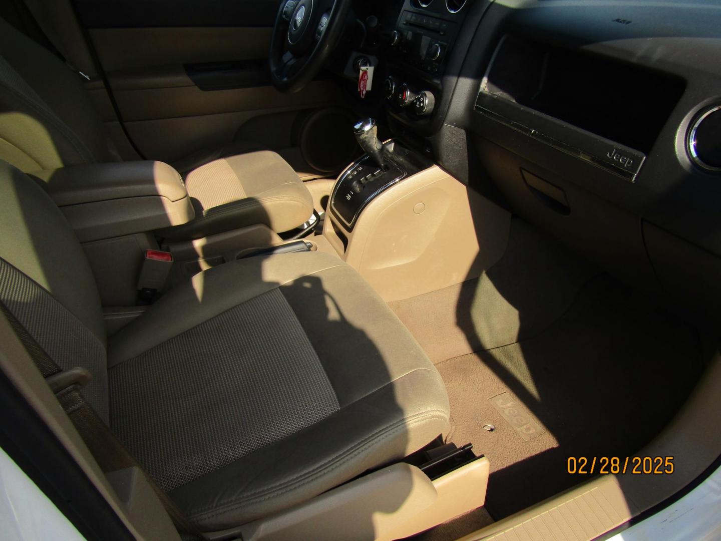2011 WHITE Jeep Compass Sport FWD (1J4NT1FB5BD) with an 2.4L L4 DOHC 16V engine, Automatic transmission, located at 15016 S Hwy 231, Midland City, AL, 36350, (334) 983-3001, 31.306210, -85.495277 - Photo#8