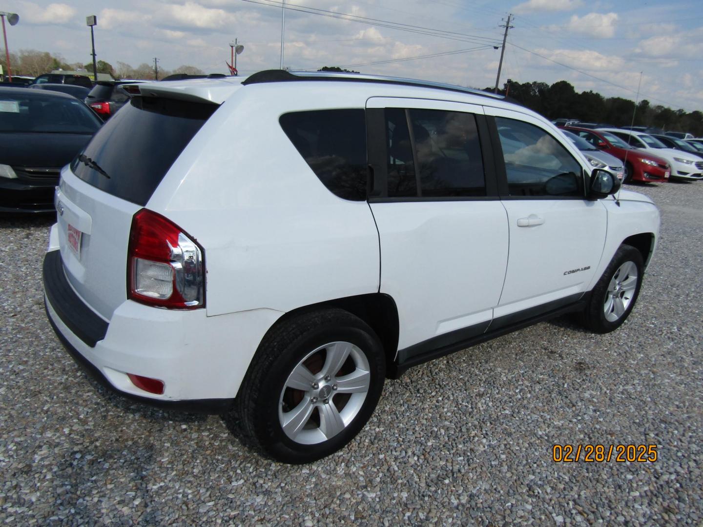 2011 WHITE Jeep Compass Sport FWD (1J4NT1FB5BD) with an 2.4L L4 DOHC 16V engine, Automatic transmission, located at 15016 S Hwy 231, Midland City, AL, 36350, (334) 983-3001, 31.306210, -85.495277 - Photo#9