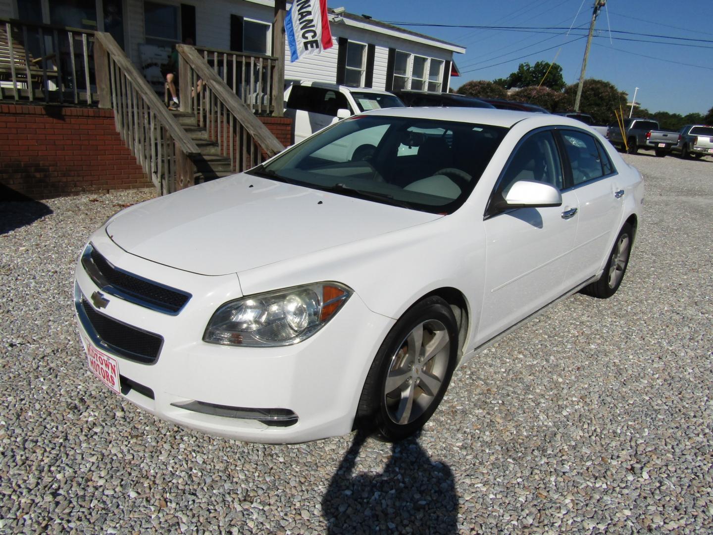 2012 WHITE Chevrolet Malibu 1LT (1G1ZC5E01CF) with an 2.4L L4 DOHC 16V engine, Automatic transmission, located at 15016 S Hwy 231, Midland City, AL, 36350, (334) 983-3001, 31.306210, -85.495277- Photo#2