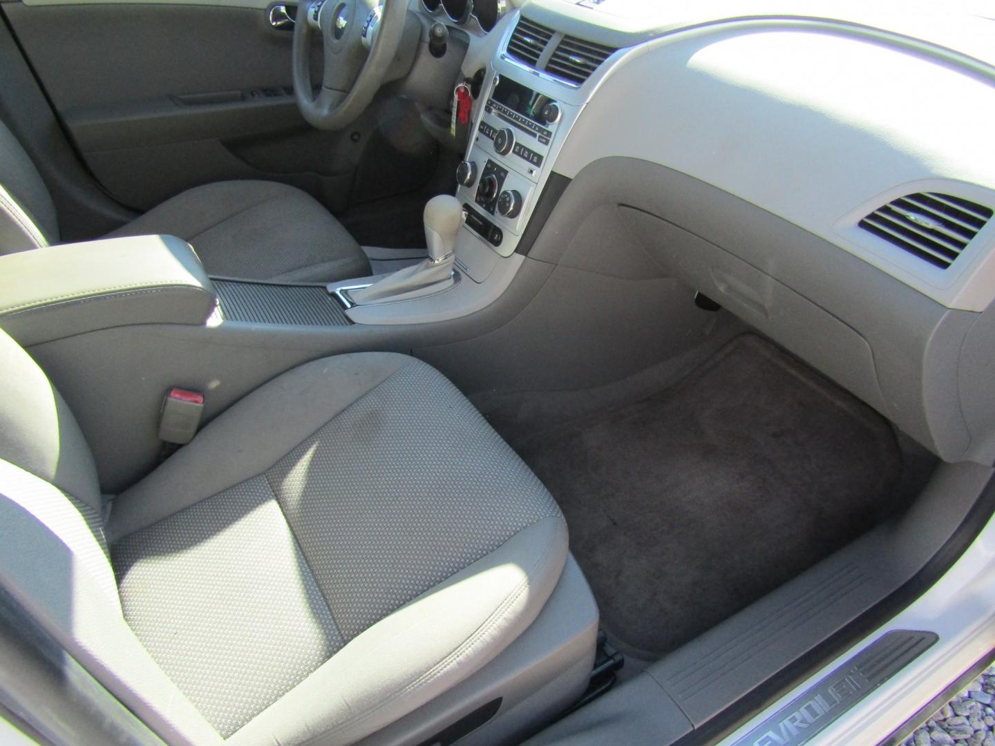 2012 WHITE Chevrolet Malibu 1LT (1G1ZC5E01CF) with an 2.4L L4 DOHC 16V engine, Automatic transmission, located at 15016 S Hwy 231, Midland City, AL, 36350, (334) 983-3001, 31.306210, -85.495277- Photo#9