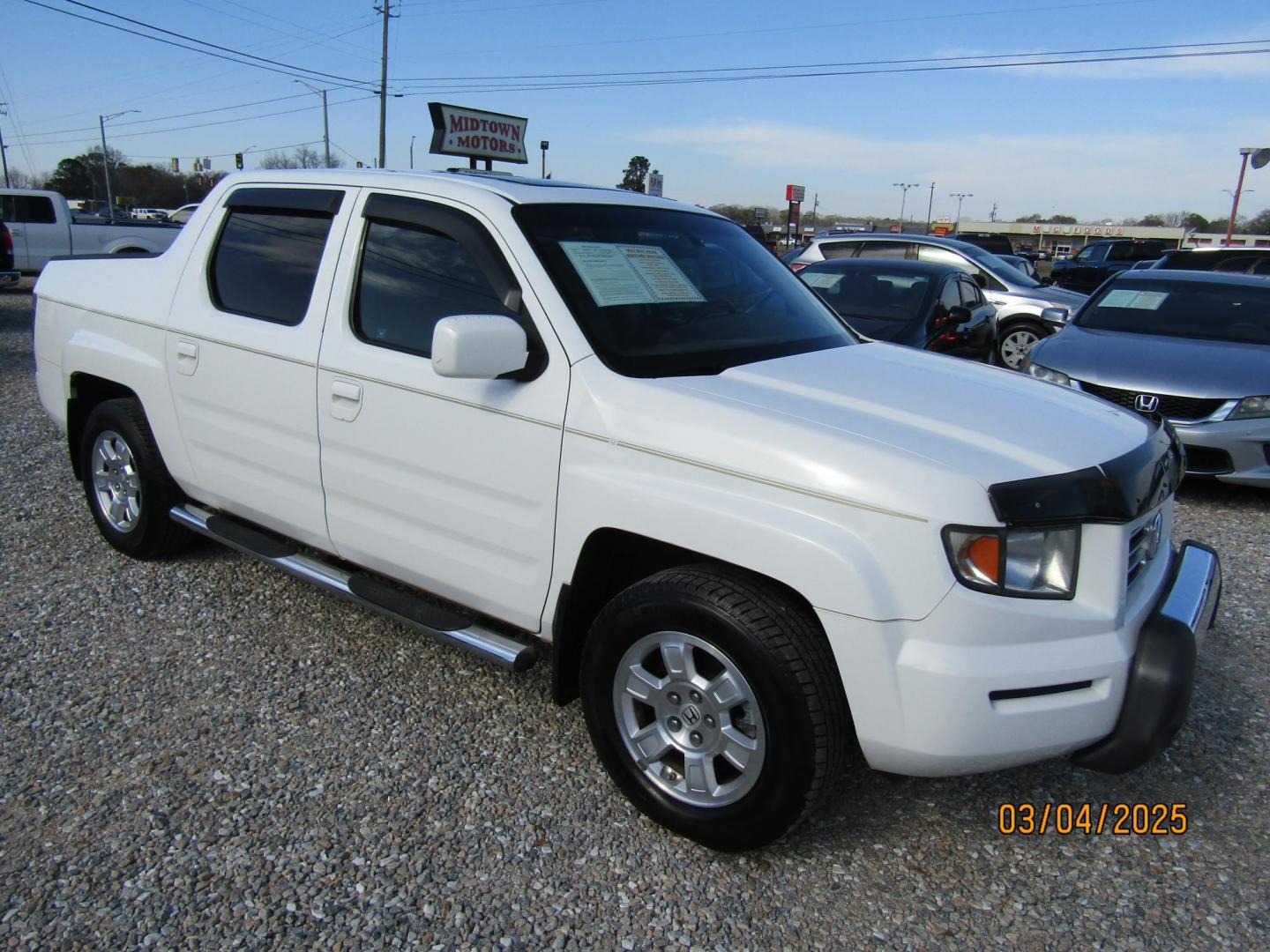2008 WHITE Honda Ridgeline RTL (2HJYK16518H) with an 3.5L V6 SOHC 24V engine, Automatic transmission, located at 15016 S Hwy 231, Midland City, AL, 36350, (334) 983-3001, 31.306210, -85.495277 - Photo#0