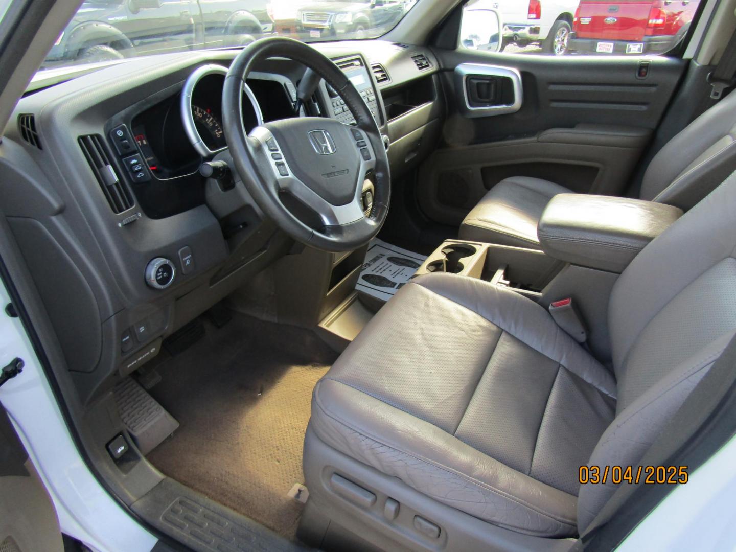 2008 WHITE Honda Ridgeline RTL (2HJYK16518H) with an 3.5L V6 SOHC 24V engine, Automatic transmission, located at 15016 S Hwy 231, Midland City, AL, 36350, (334) 983-3001, 31.306210, -85.495277 - Photo#2